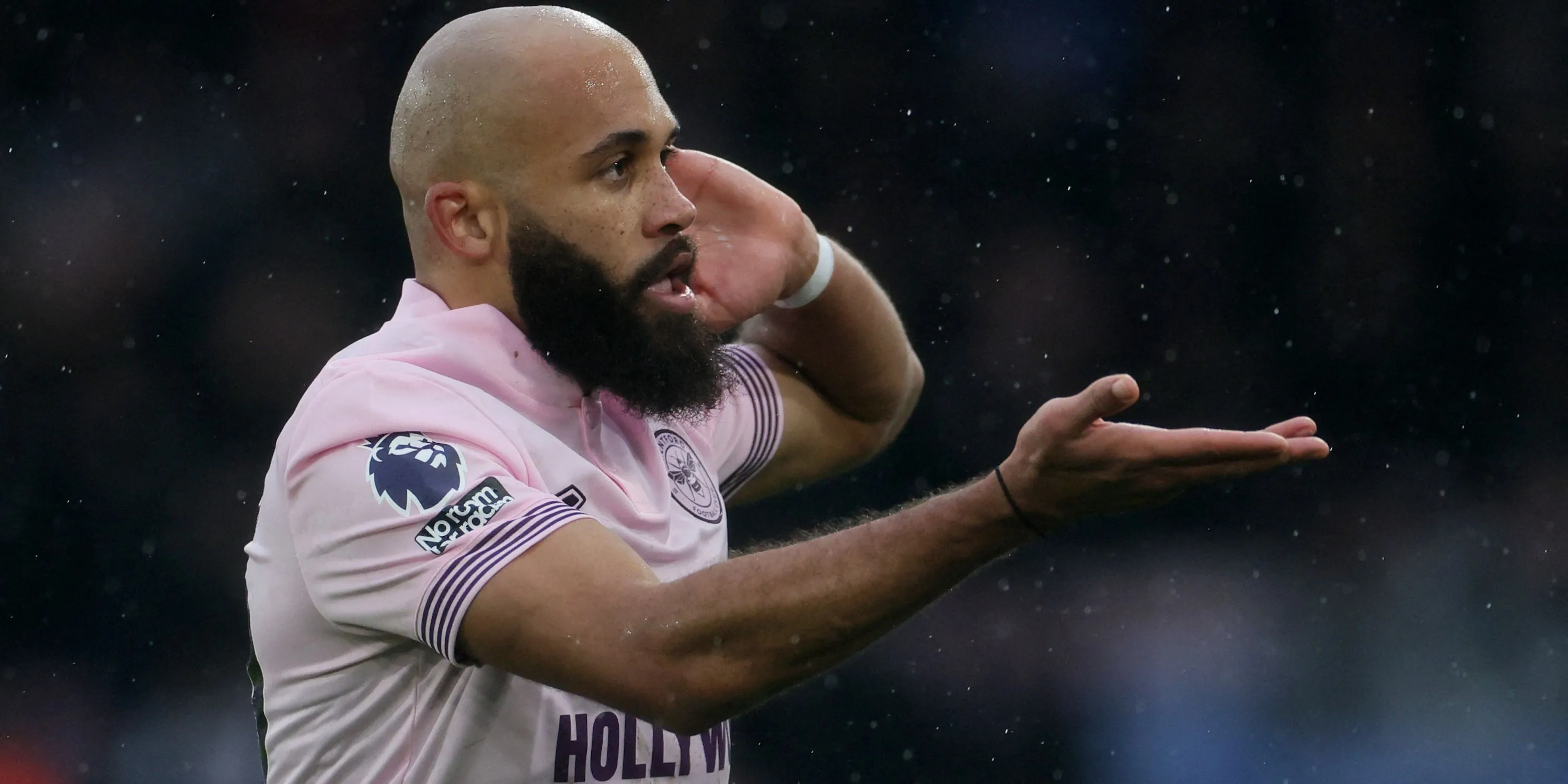 Bryan Mbeumo ăn mừng bàn thắng quan trọng cho Brentford tại Ngoại hạng Anh.
