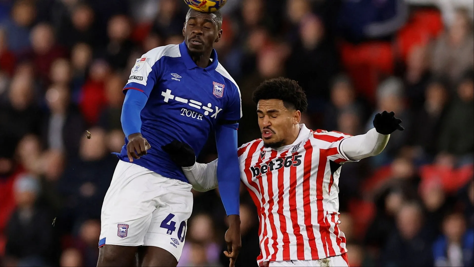 Cầu thủ Ipswich Town ăn mừng bàn thắng