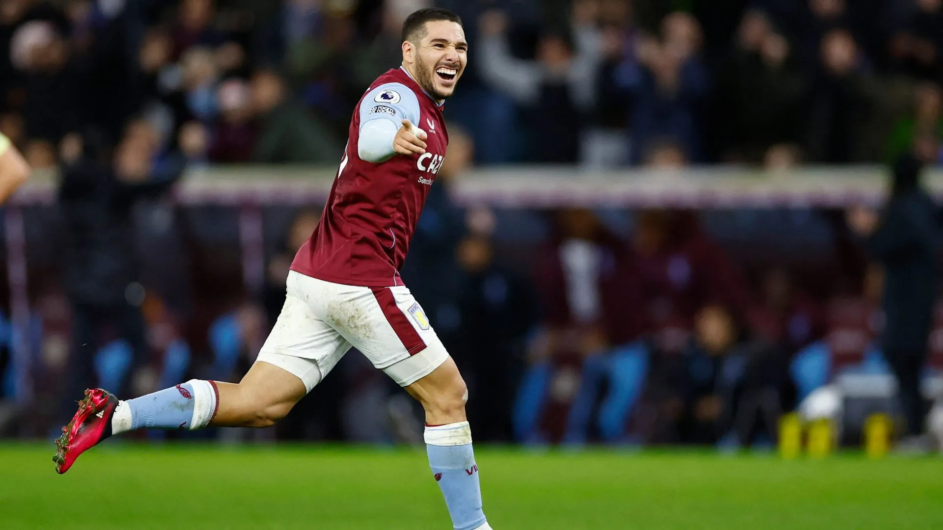 Emi Buendia khoác áo Aston Villa