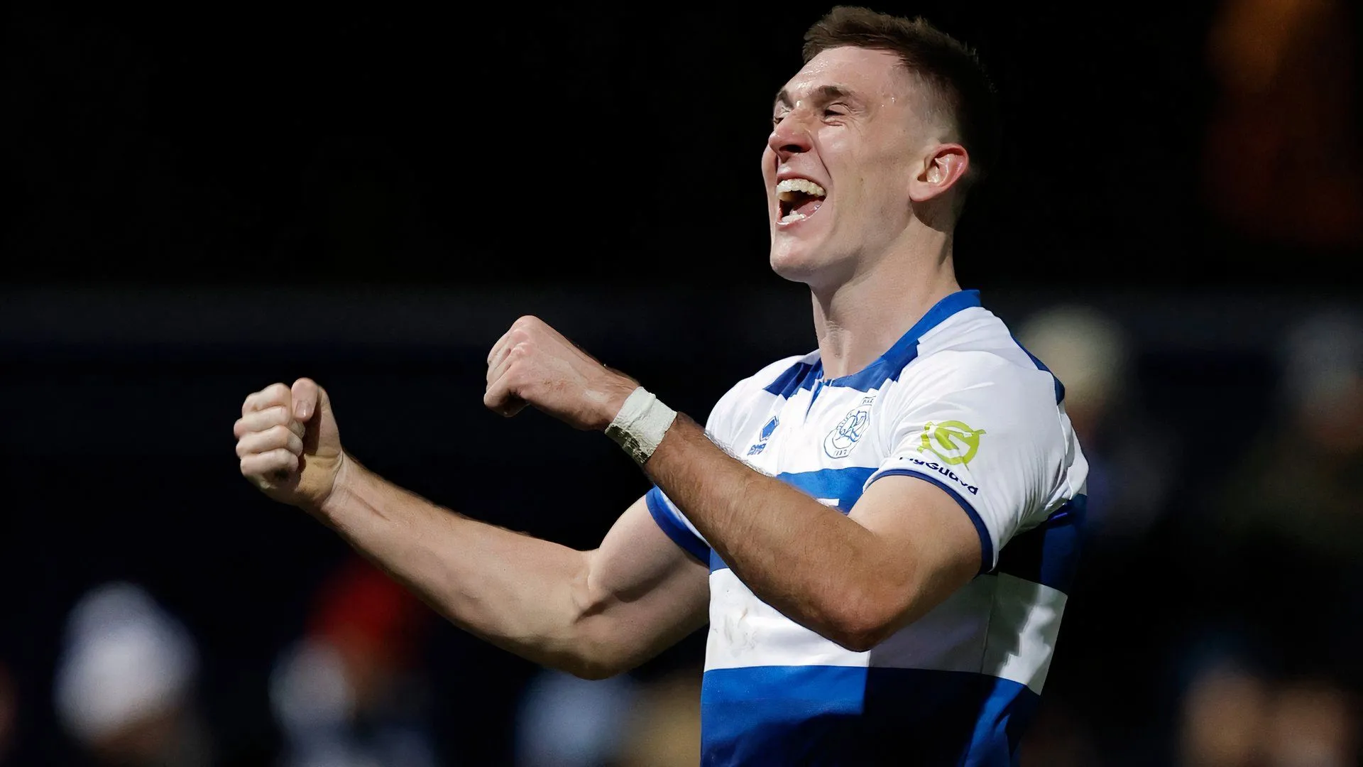 Hậu vệ Jimmy Dunne trong màu áo QPR