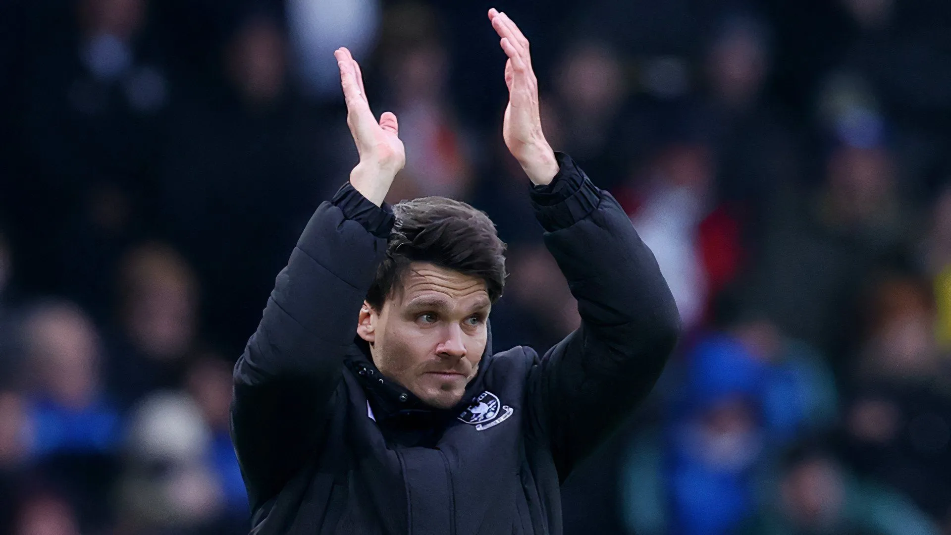 HLV Danny Rohl chỉ đạo Sheffield Wednesday trong một trận đấu căng thẳng với Leeds United