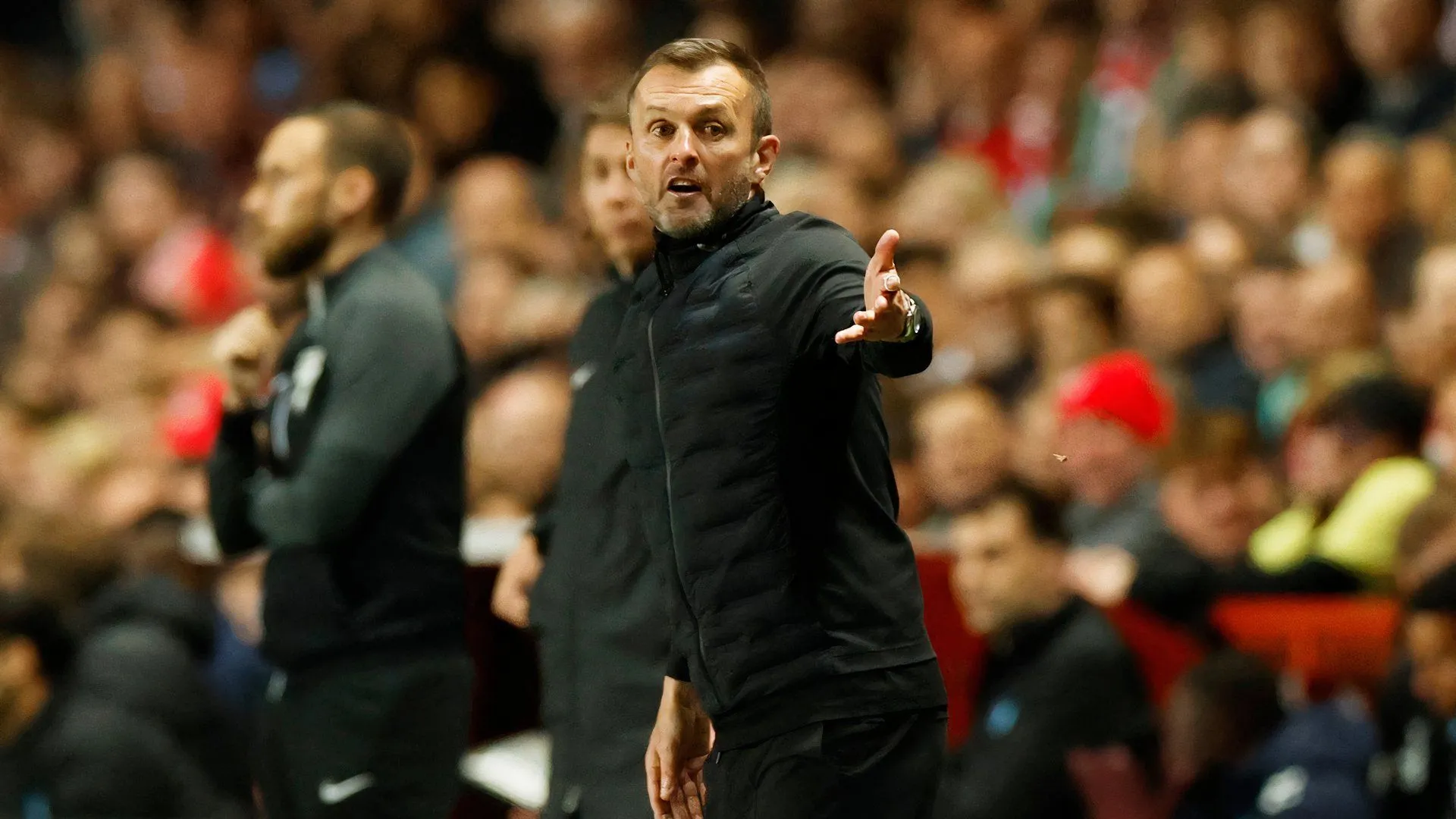 HLV Nathan Jones trong màu áo Charlton Athletic, ứng viên cho ghế nóng tại Cardiff City