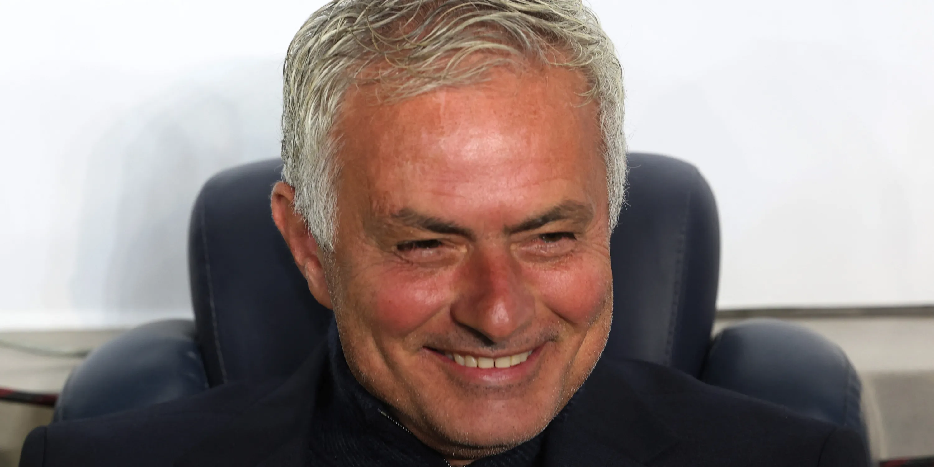 Jose Mourinho, "Người Đặc Biệt", với vẻ mặt cương nghị