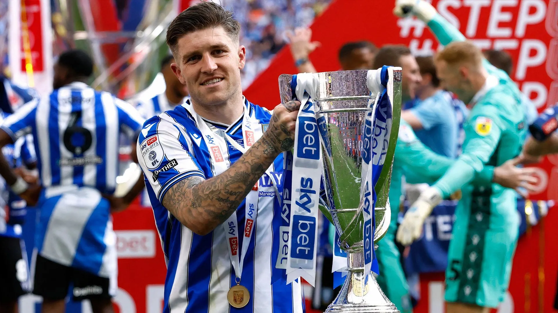 Josh Windass trong bộ áo thi đấu của Sheffield Wednesday
