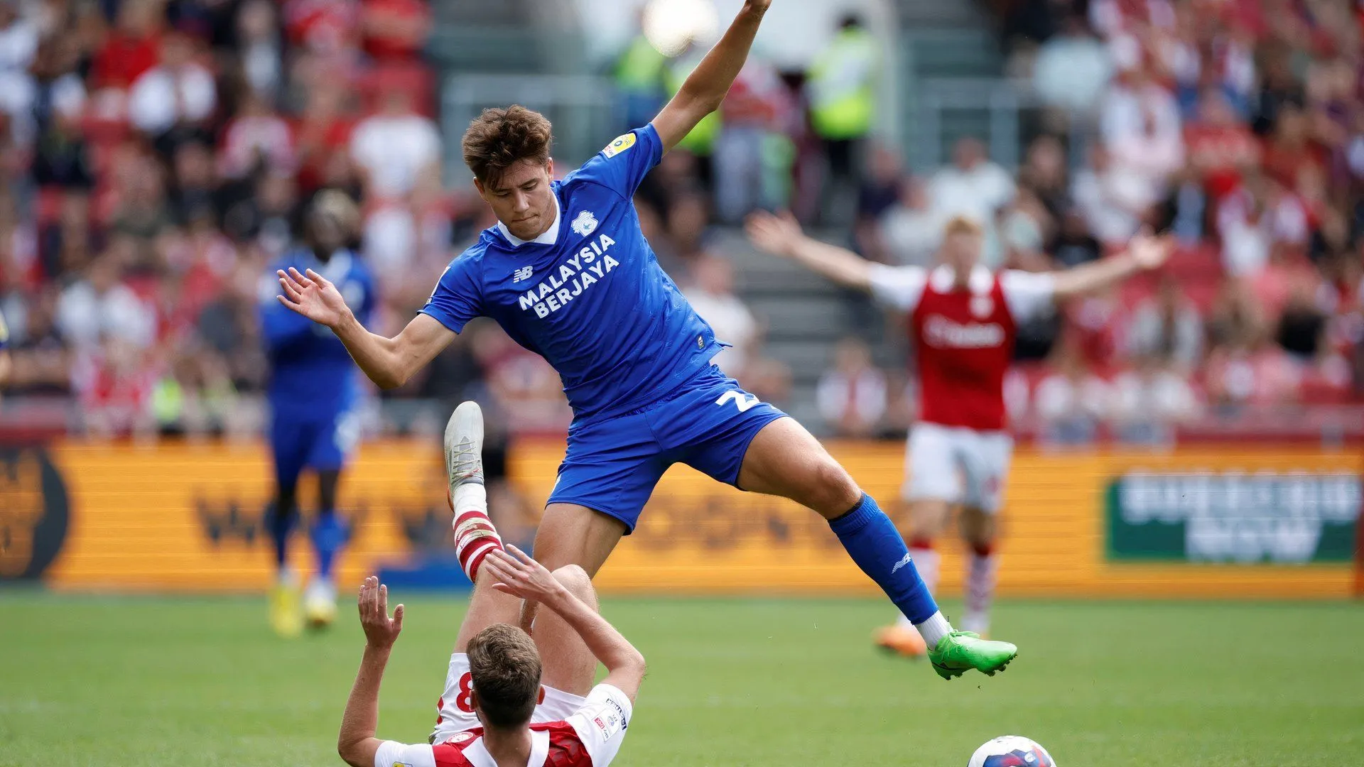 Kamari Doyle trong màu áo Exeter City và Crawley Town khi được cho mượn