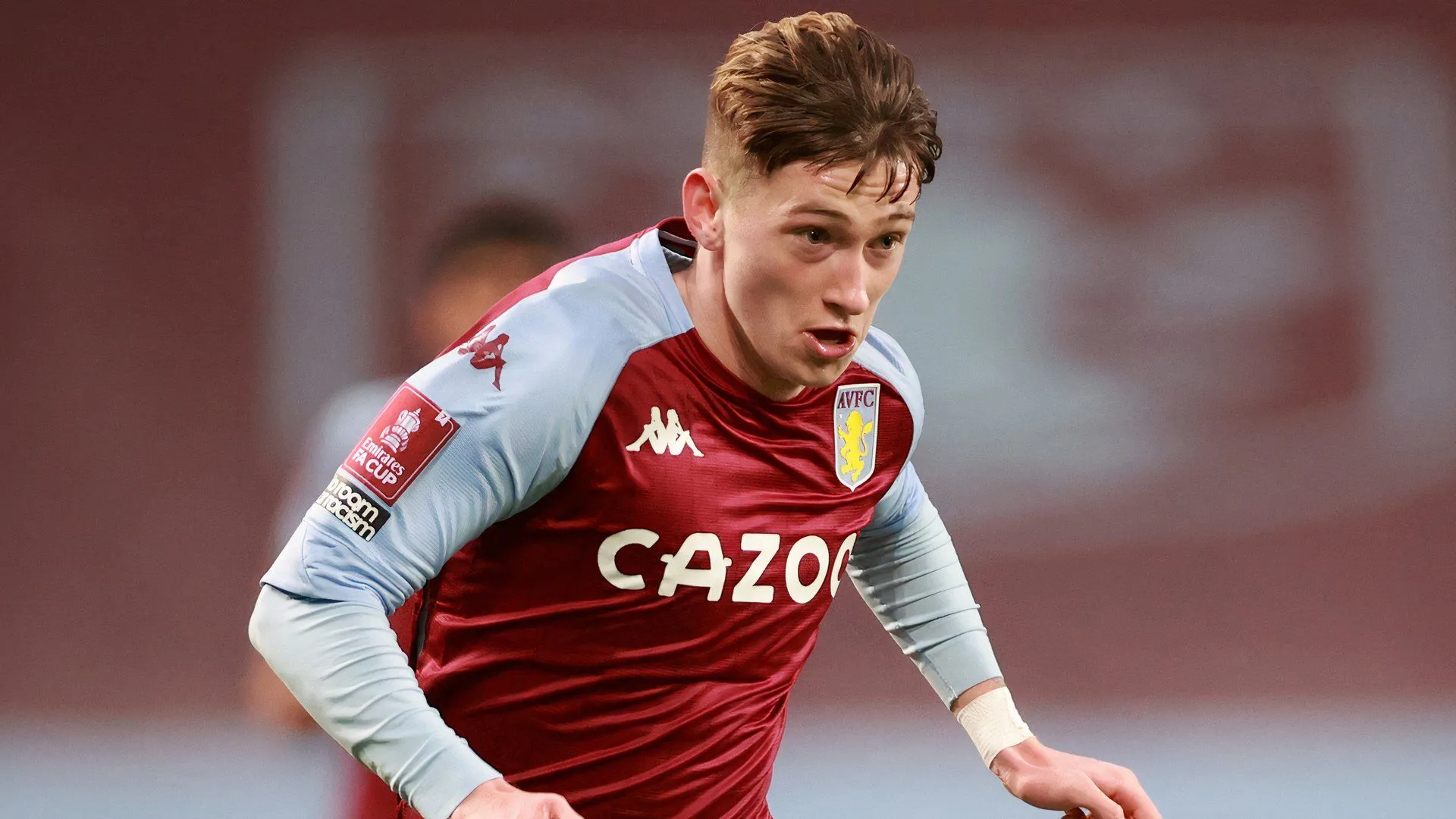 Louie Barry tập luyện cùng đội một Aston Villa, tìm kiếm cơ hội đá chính