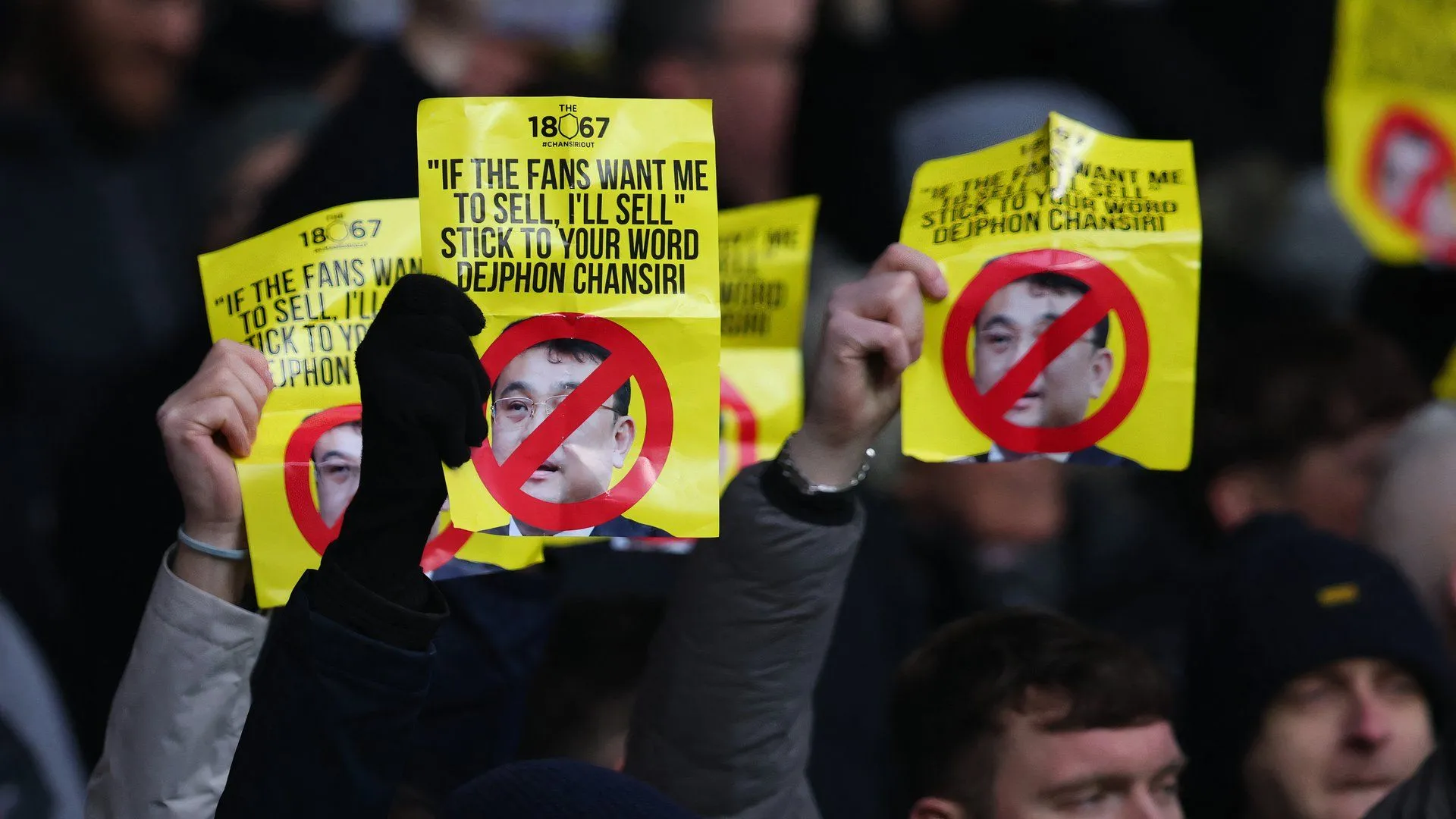 Ông Dejphon Chansiri - chủ sở hữu Sheffield Wednesday, người đang được cho là cần bán CLB để tạo đà phát triển
