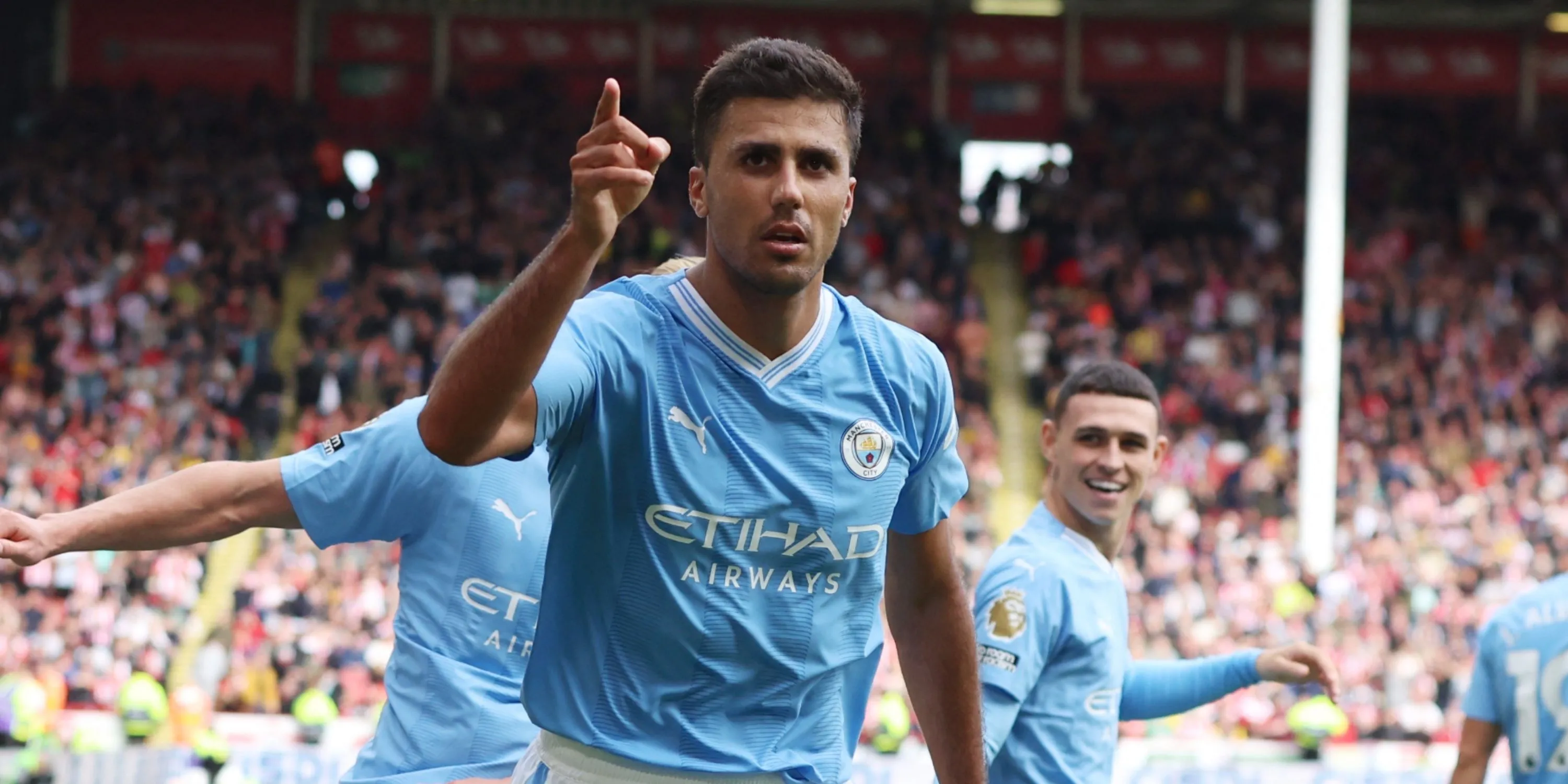 Rodri ăn mừng bàn thắng quan trọng cho Manchester City tại Premier League
