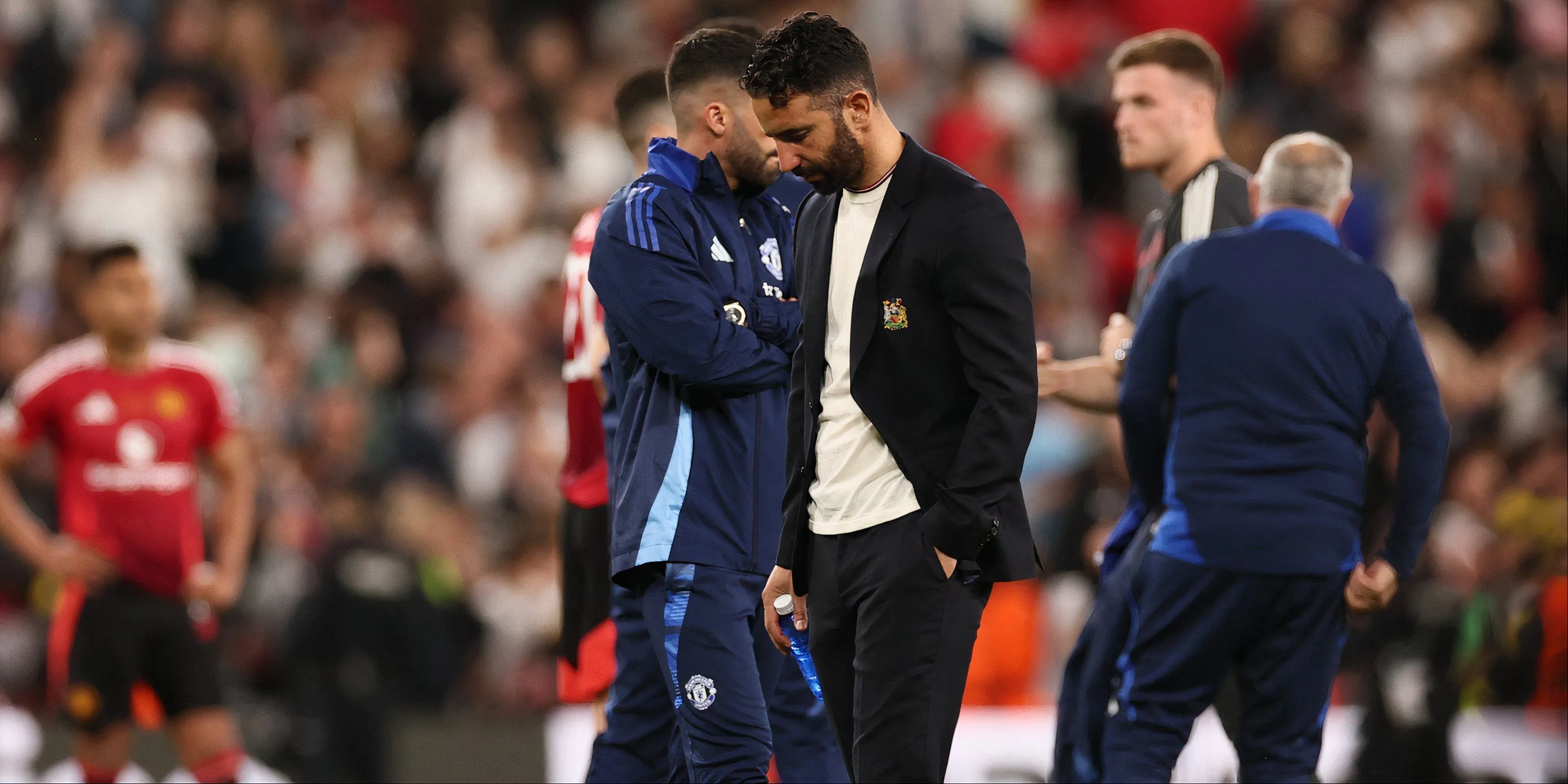 Ruben Amorim trong khu vực kỹ thuật của Man Utd tại Europa League