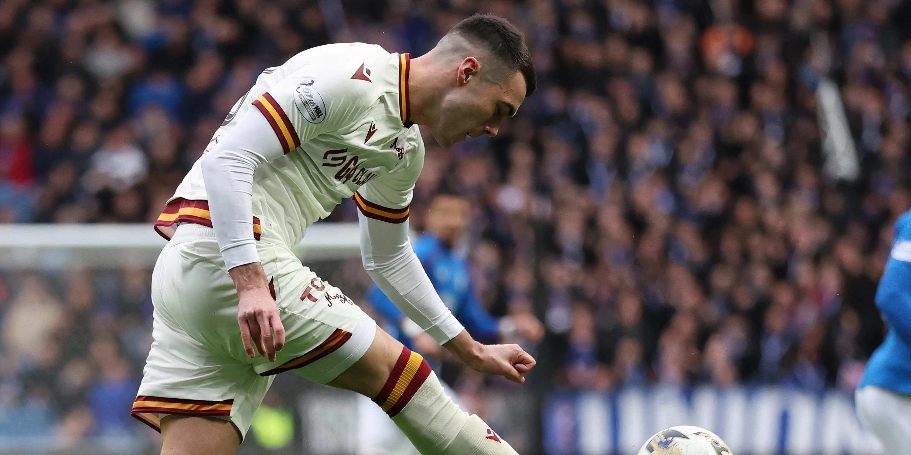 Tài năng trẻ Lennon Miller trong màu áo Motherwell thi đấu tại giải VĐQG Scotland