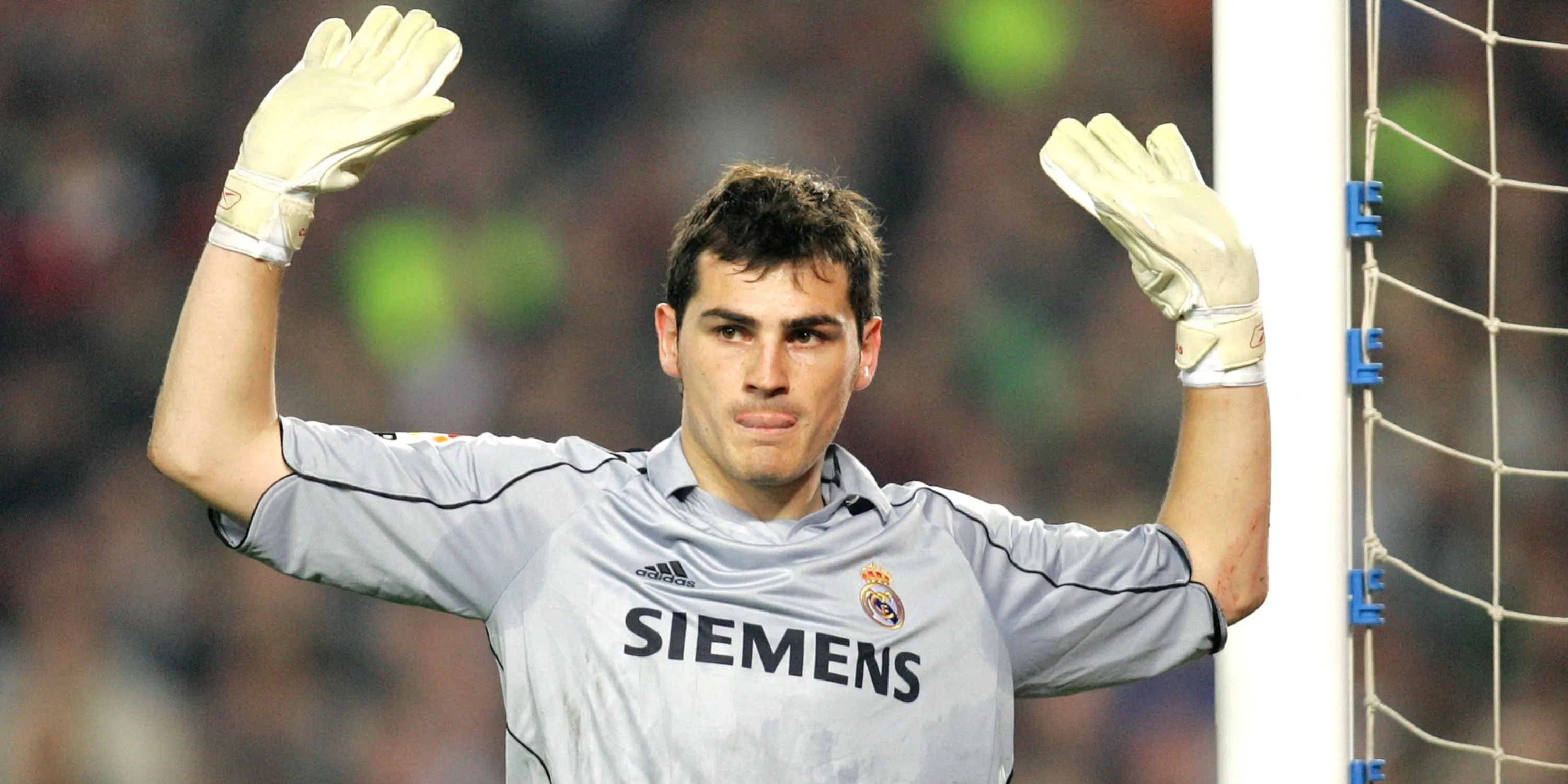 Thủ môn Iker Casillas trong màu áo Real Madrid