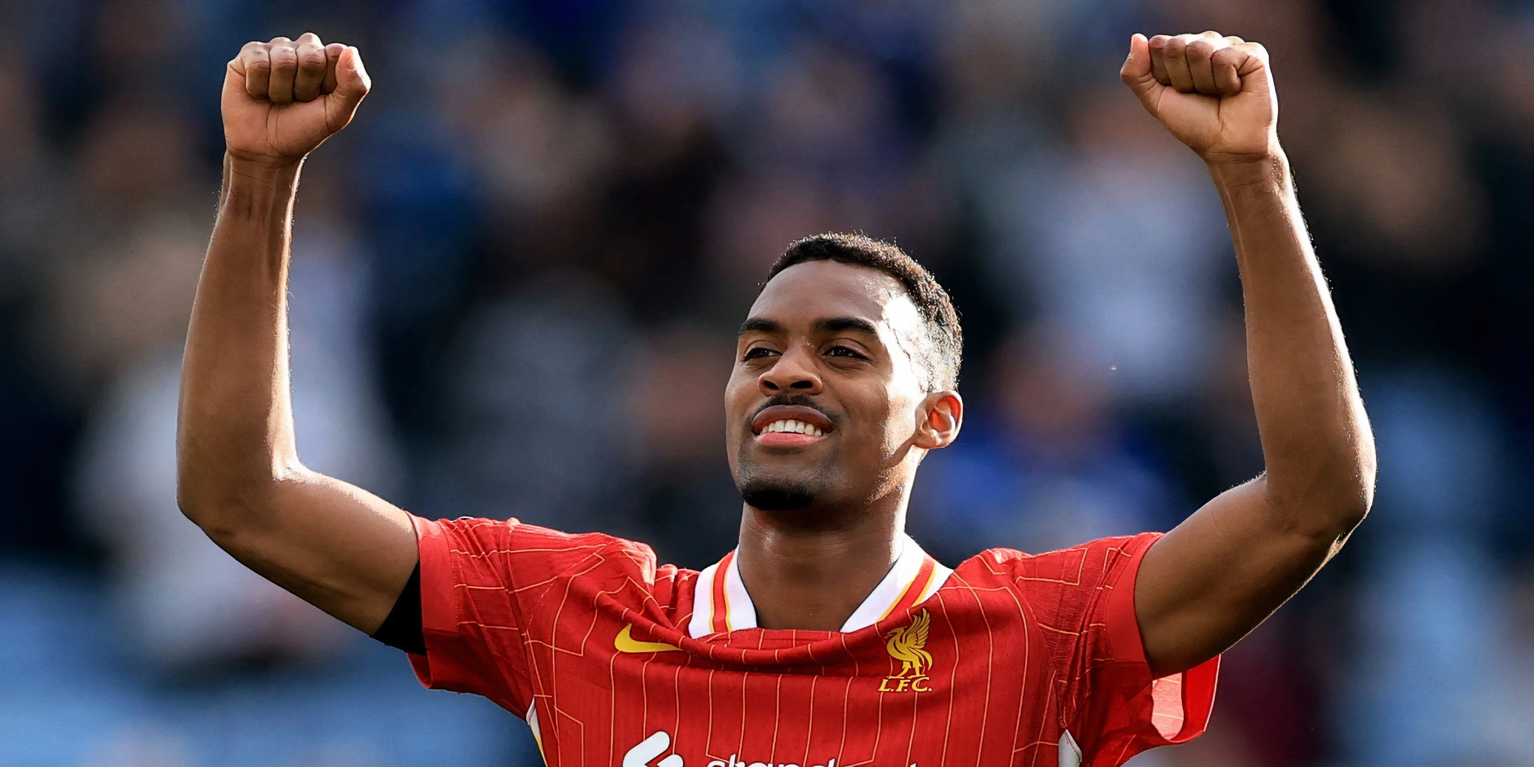 Tiền vệ Ryan Gravenberch của Liverpool đang ăn mừng