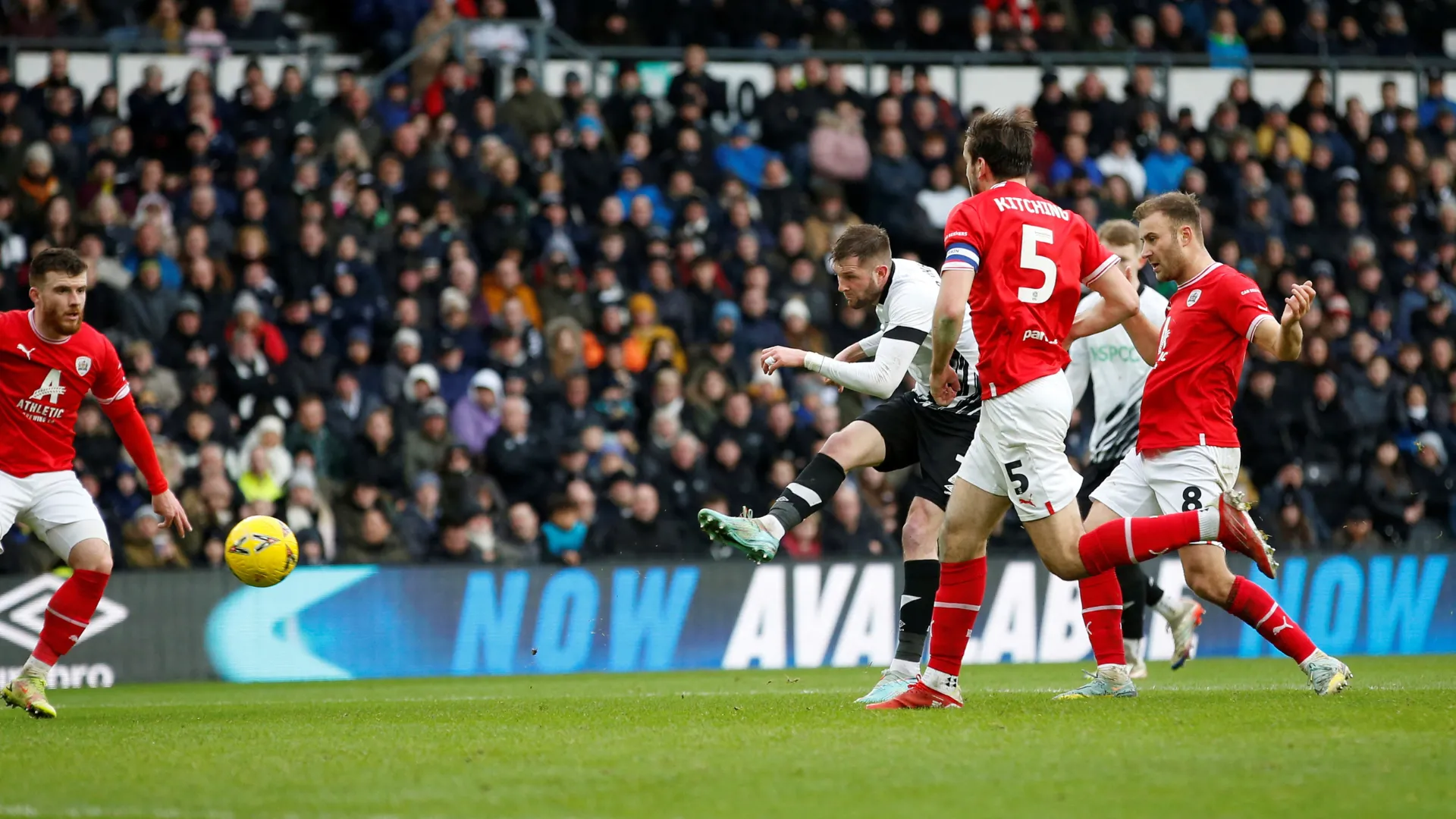 Tom Barkhuizen, tiền vệ chia tay Derby County sau mùa giải 2024/25