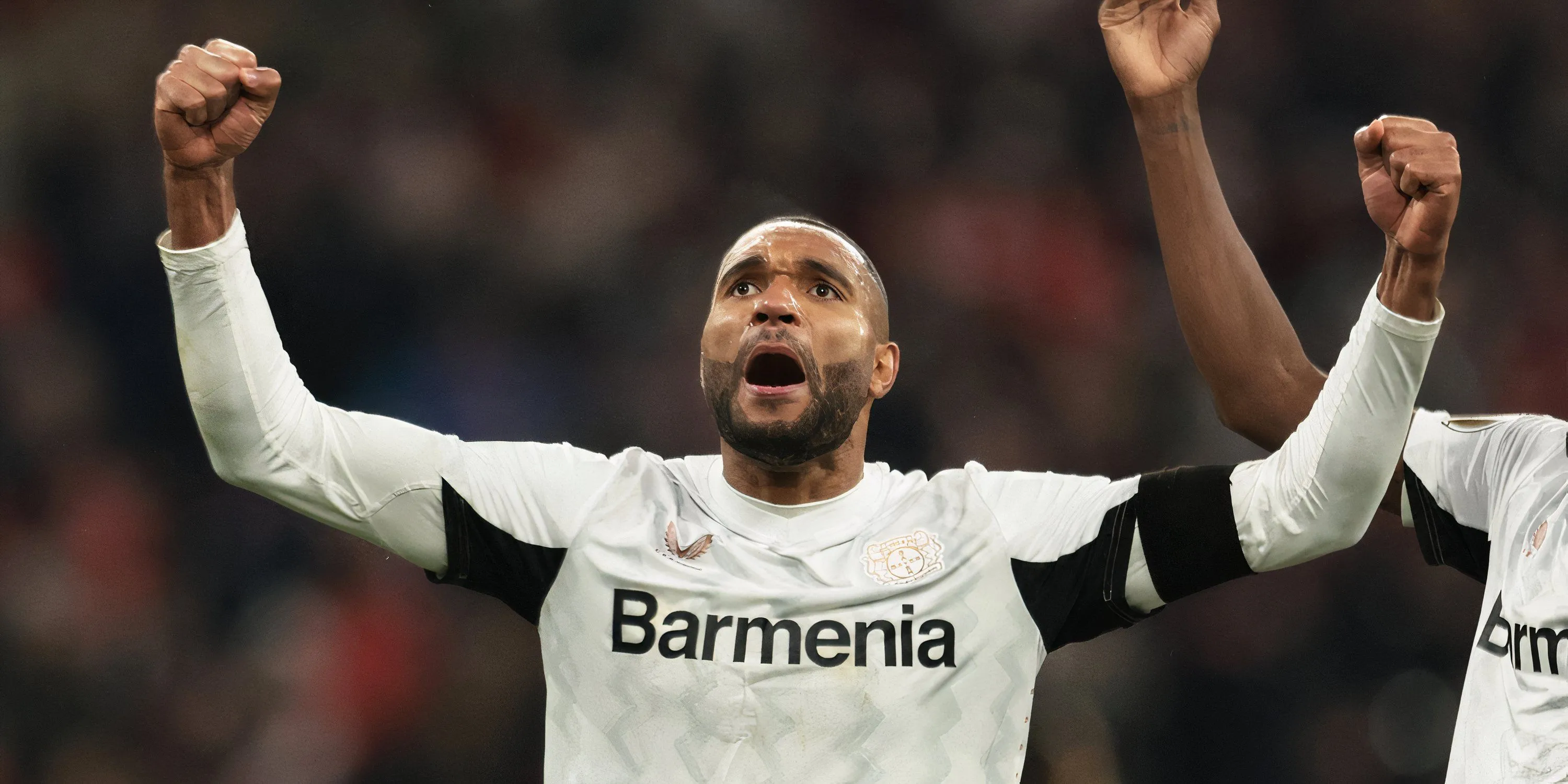 Trung vệ Jonathan Tah của Bayer Leverkusen trong một trận đấu cúp quốc gia Đức DFB Pokal