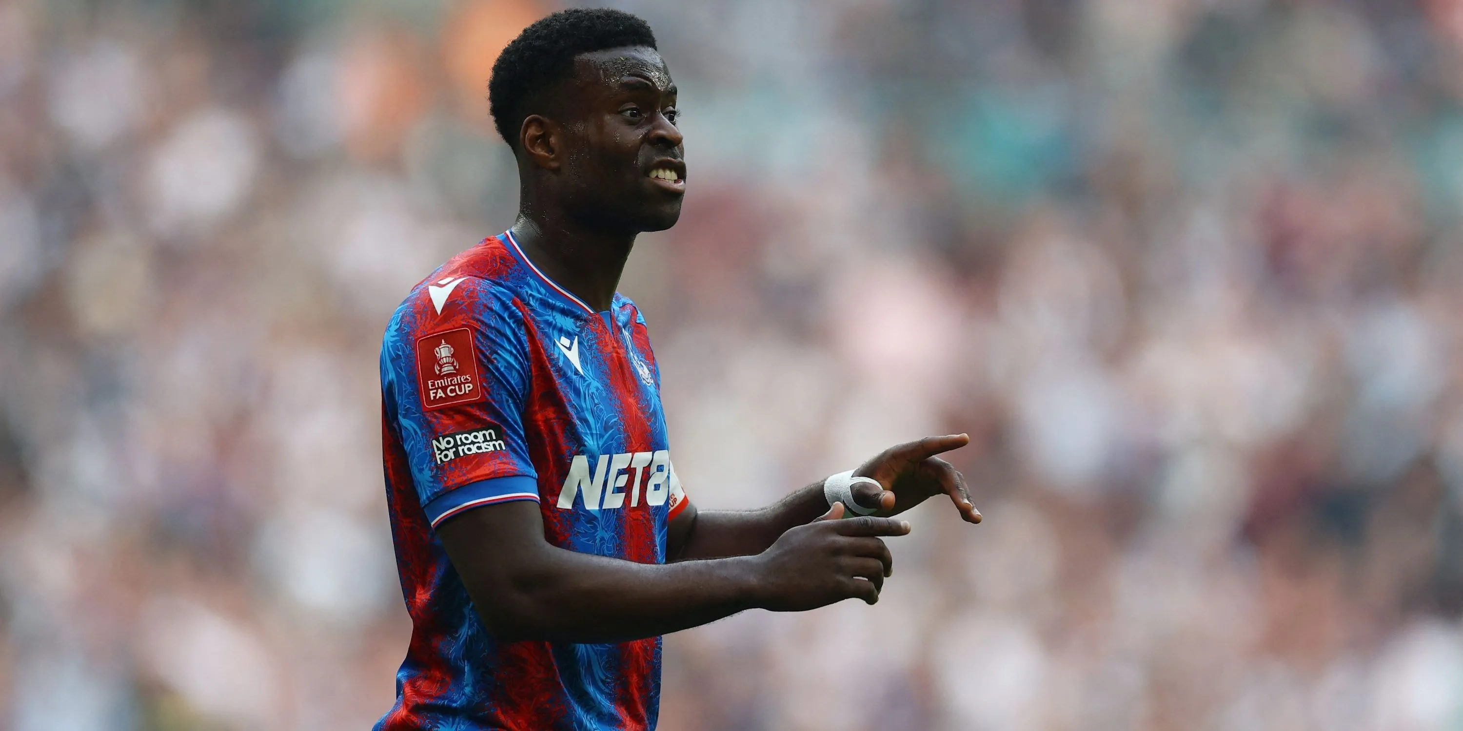 Trung vệ Marc Guehi của Crystal Palace thể hiện cảm xúc trên sân