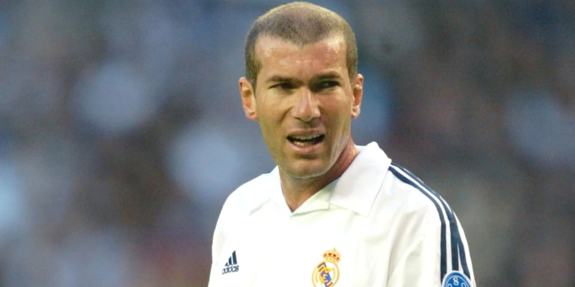 Zinedine Zidane theo dõi trận đấu trong vai trò huấn luyện viên