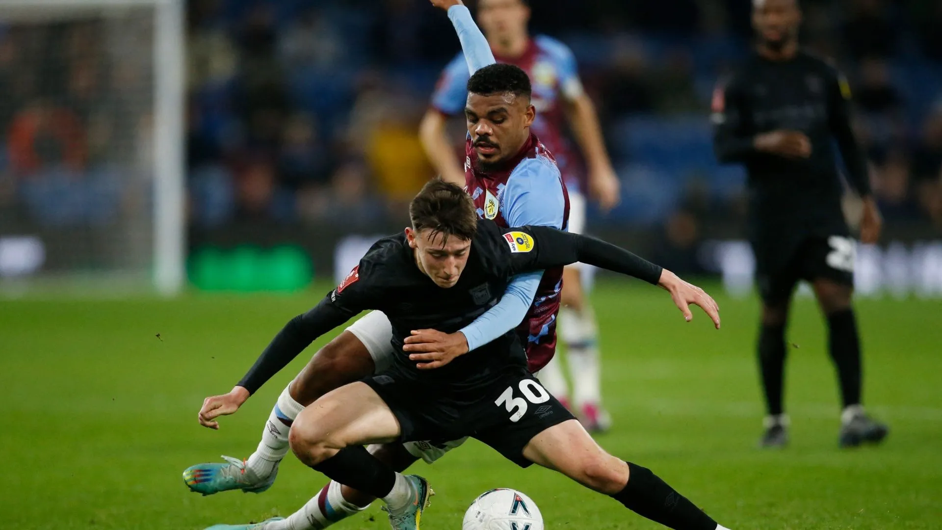 Tiền vệ trẻ Cameron Humphreys của Ipswich Town