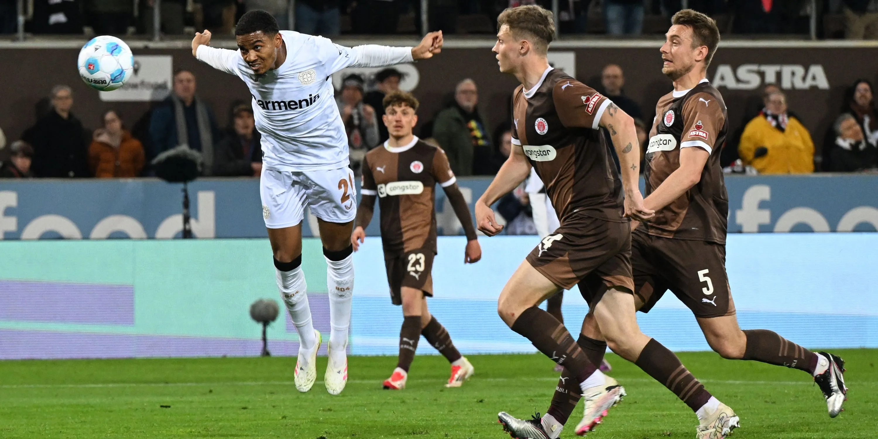 Amine Adli, ngôi sao chạy cánh của Bayer Leverkusen, mục tiêu chuyển nhượng của Wolves trong kỳ chuyển nhượng Ngoại hạng Anh
