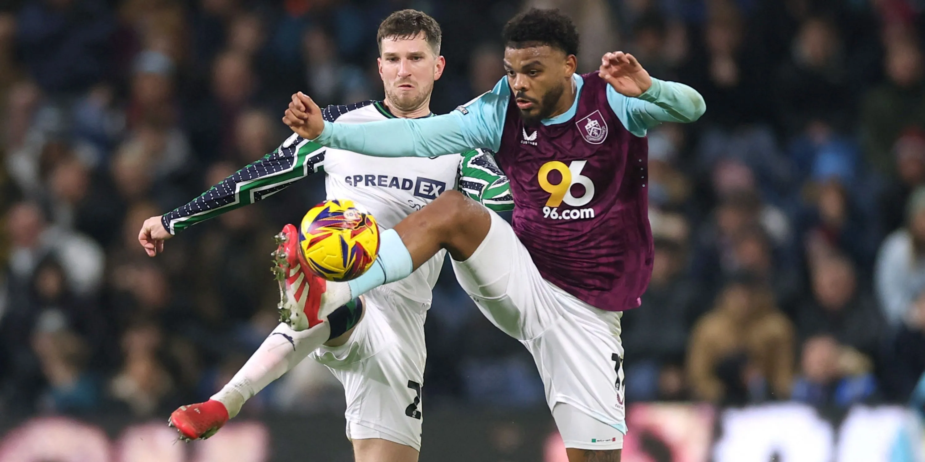 Chris Mepham thi đấu cho Sunderland tại Championship