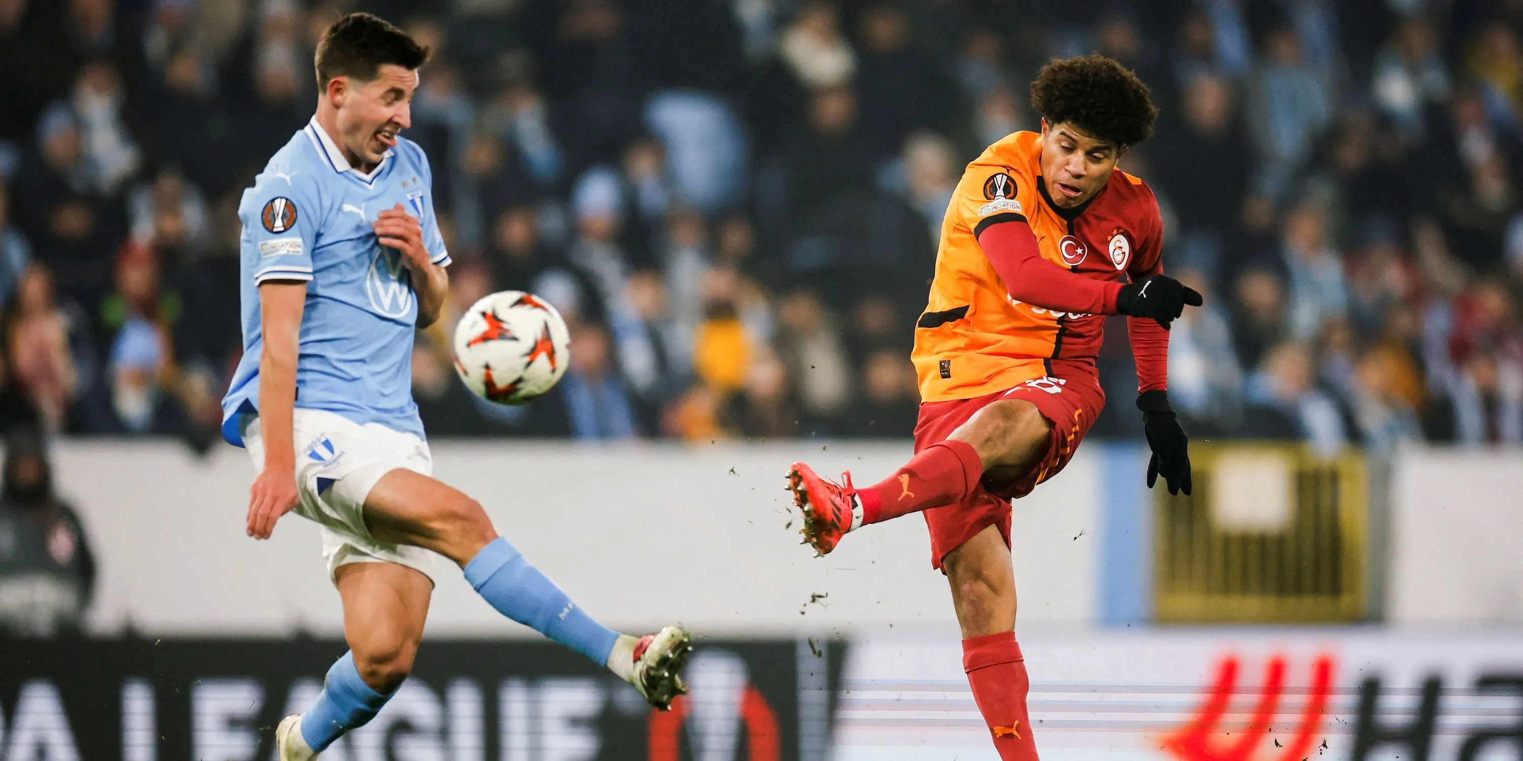 Gabriel Sara, mục tiêu tiềm năng của Leeds, trong màu áo Galatasaray