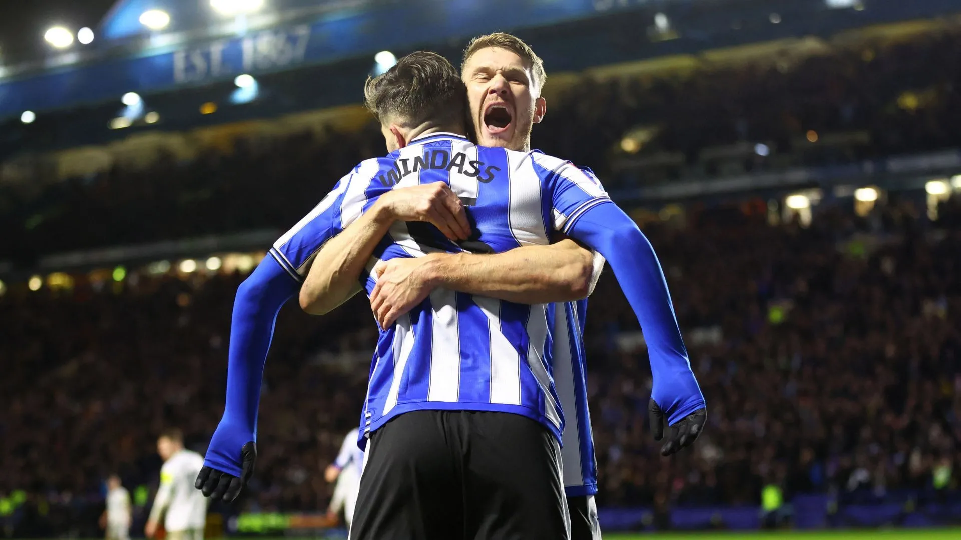 Hai chân sút chủ lực Michael Smith và Josh Windass rời Sheffield Wednesday, gây lo ngại về sức mạnh tấn công