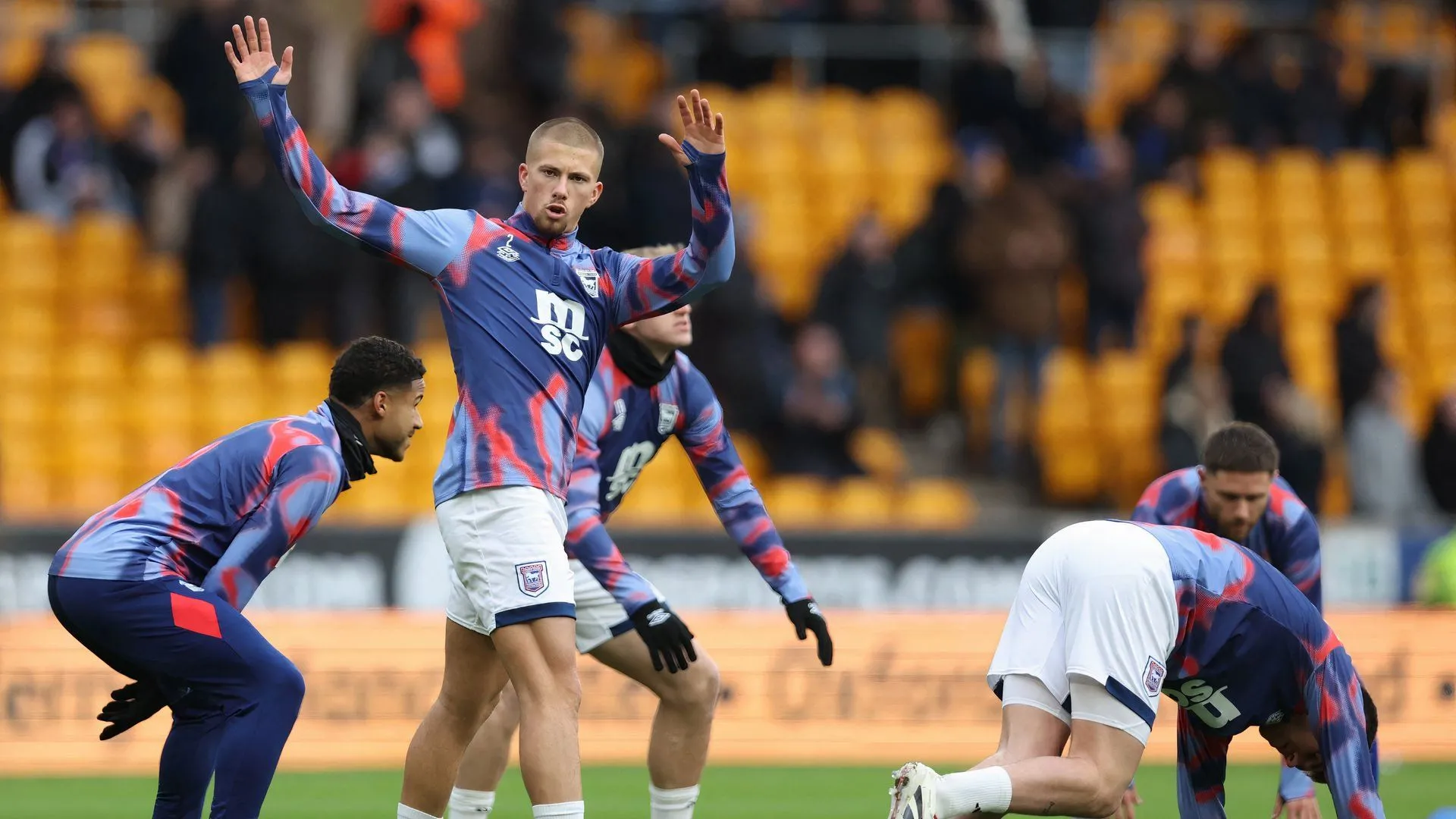 Harry Clarke của Ipswich Town trong một trận đấu quan trọng tại Portman Road.