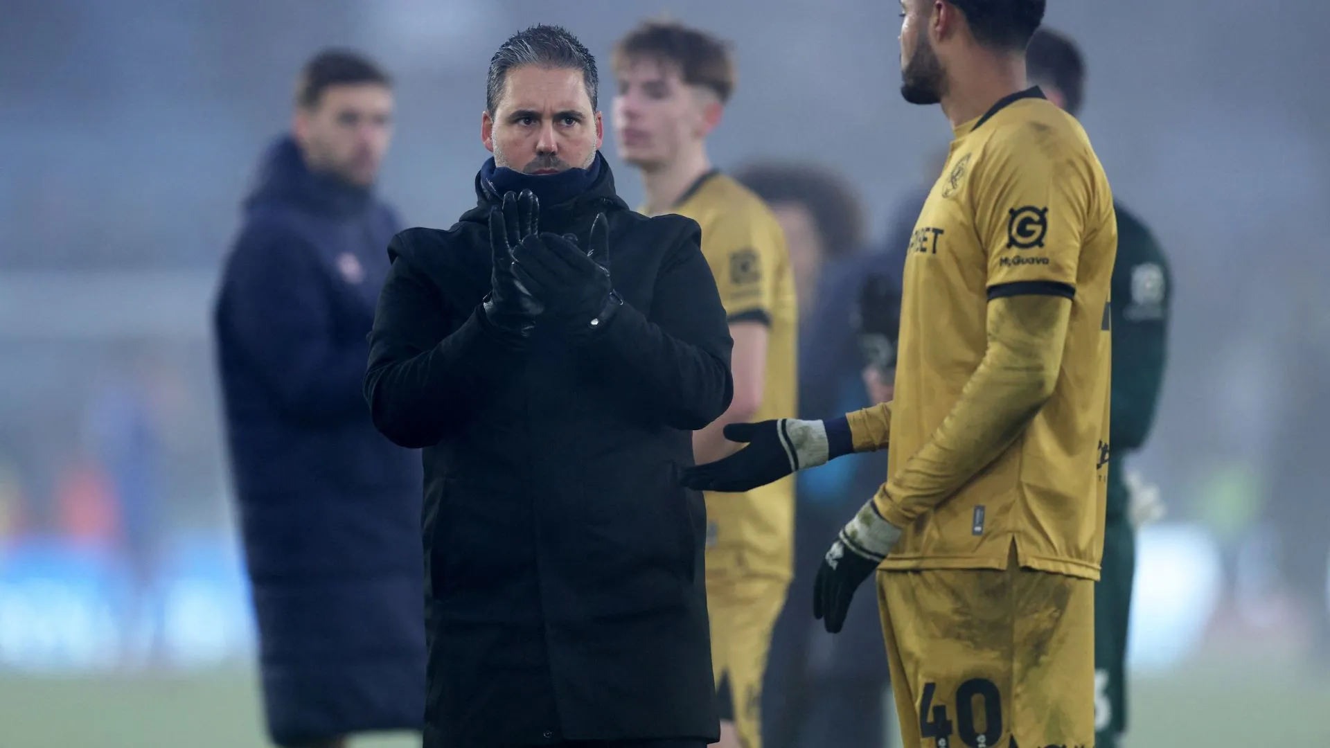 HLV Marti Cifuentes trong trận đấu của QPR, người sắp chuyển đến Leicester City