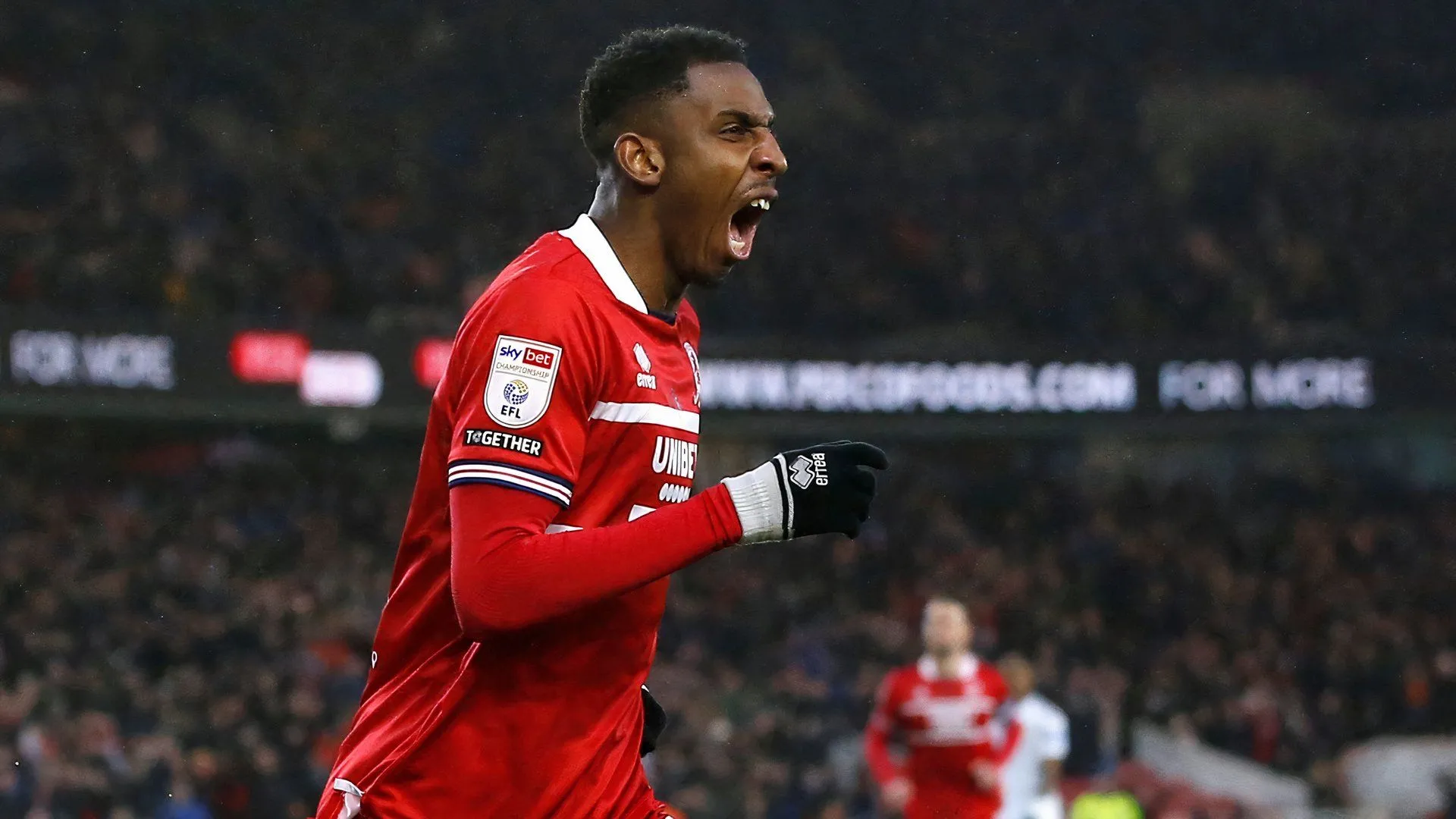 Isaiah Jones, ngôi sao từng bước ra từ bóng đá nghiệp dư để tỏa sáng rực rỡ trong màu áo Middlesbrough.