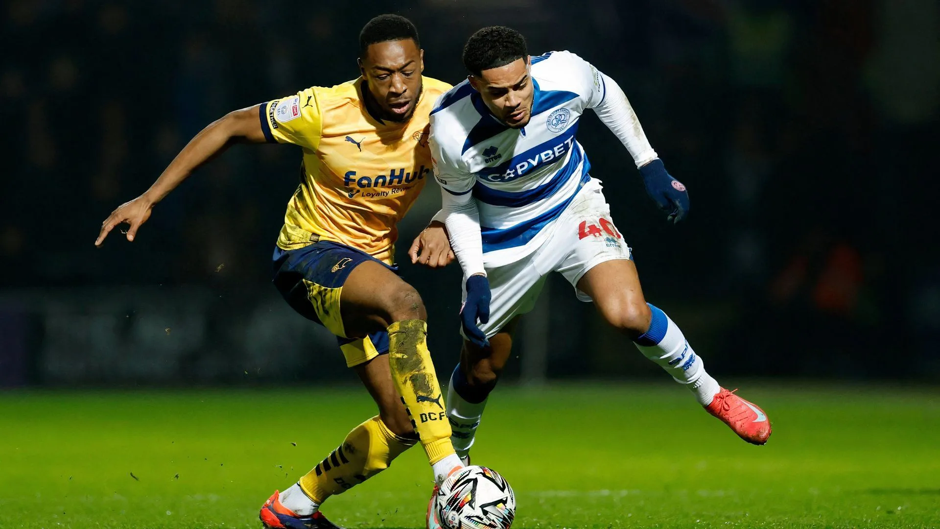 Jonathan Varane trong màu áo QPR với ánh mắt kiên định
