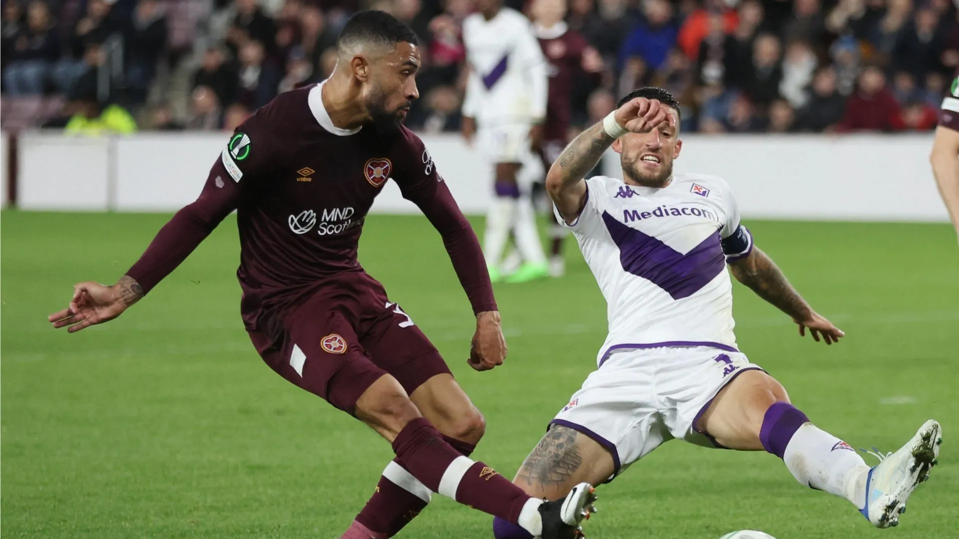 Josh Ginnelly bùng nổ phong độ trong màu áo Hearts trước khi chuyển đến Swansea City.