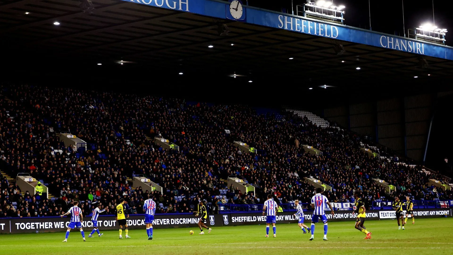 Khán đài Bắc của sân vận động Hillsborough, biểu tượng của Sheffield Wednesday, đang xuống cấp nghiêm trọng