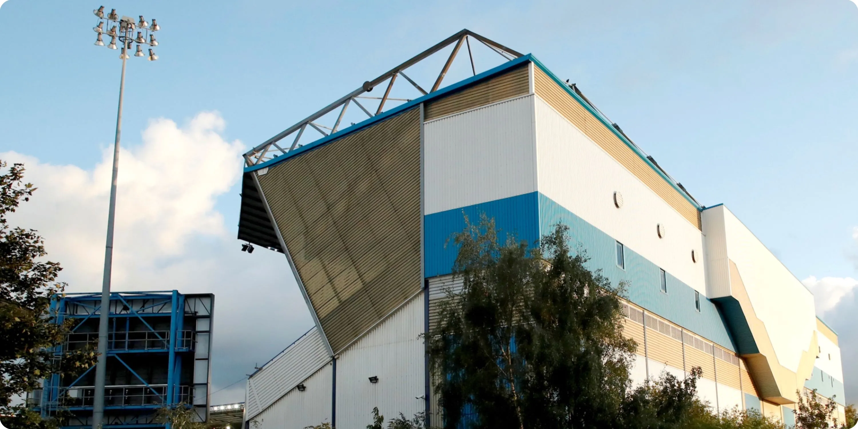 Khung cảnh uy nghi của sân vận động St Andrew's, sân nhà của Birmingham City, nơi Troy Deeney cảm nhận áp lực lớn nhất