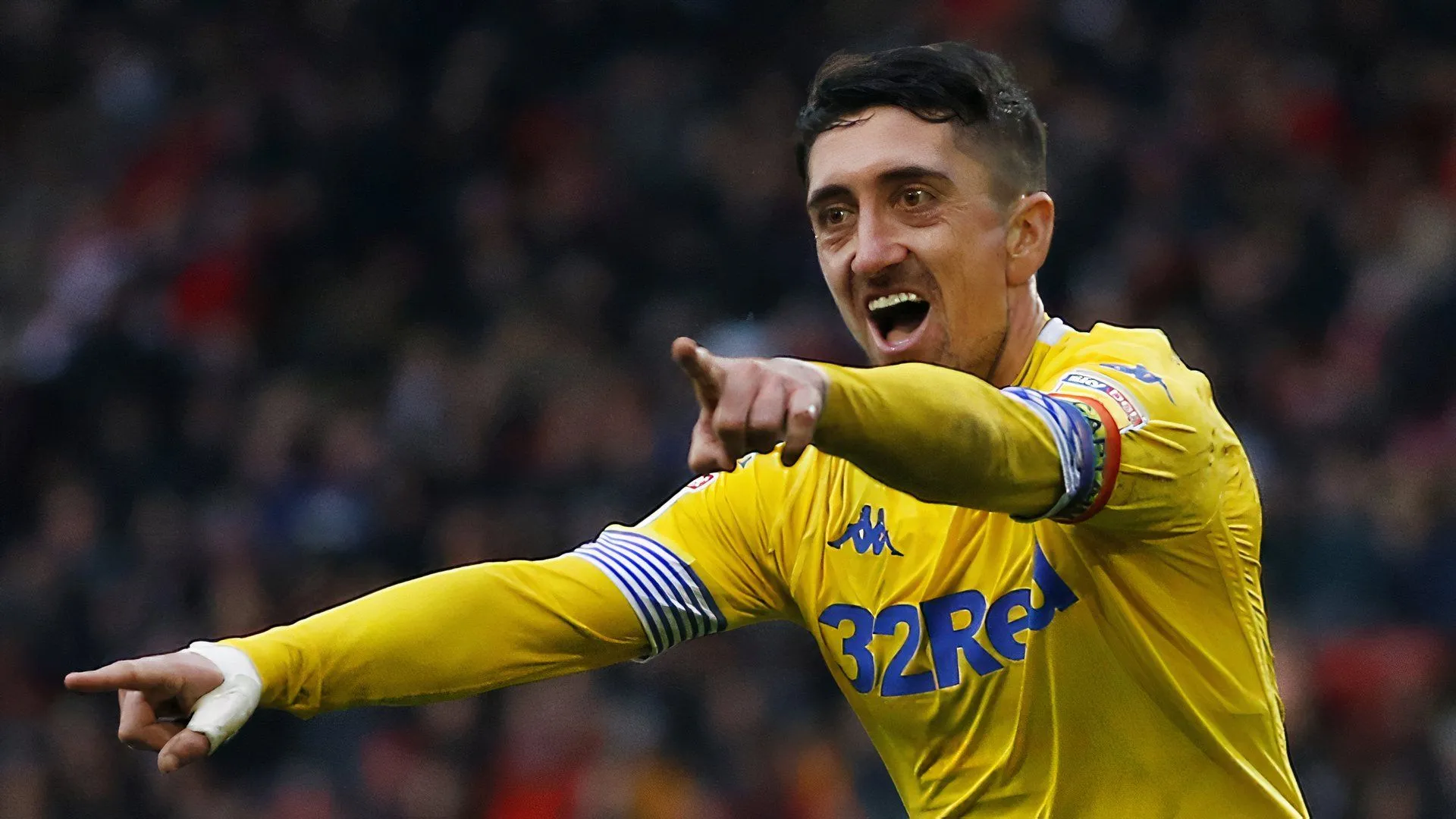 Pablo Hernandez - &quot;El Mago&quot; của Leeds United - với pha xử lý bóng ma thuật