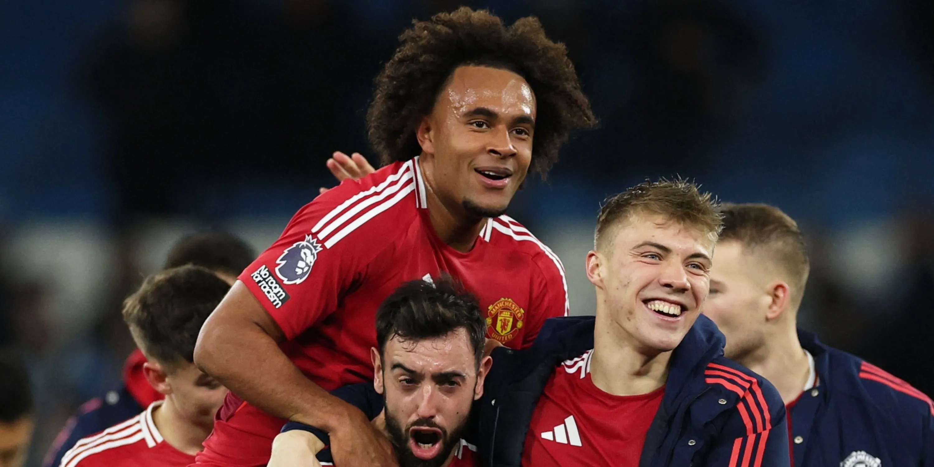 Rasmus Højlund của Manchester United thi đấu tại Premier League, cạnh tranh vị trí tiền đạo trung tâm.