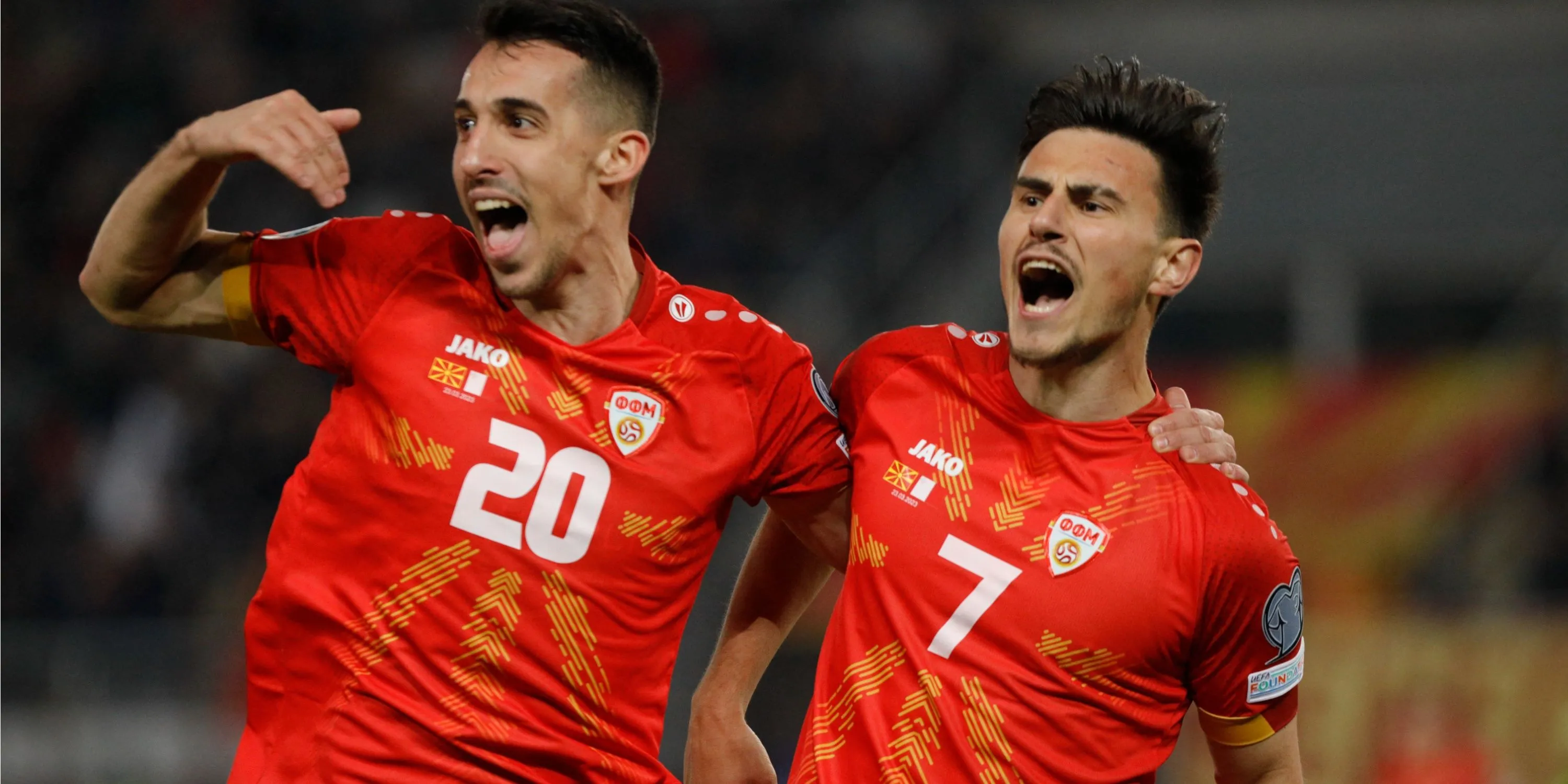 Tiền đạo Bojan Miovski trong màu áo câu lạc bộ, thể hiện kỹ năng và sự quyết tâm, là mục tiêu chuyển nhượng hàng đầu của Birmingham City và Celtic.
