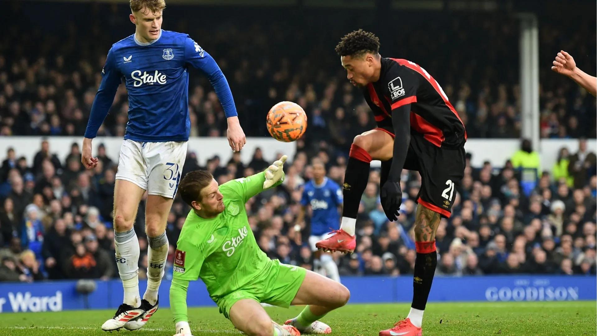 Tiền đạo Daniel Jebbison, người từng được Watford mượn