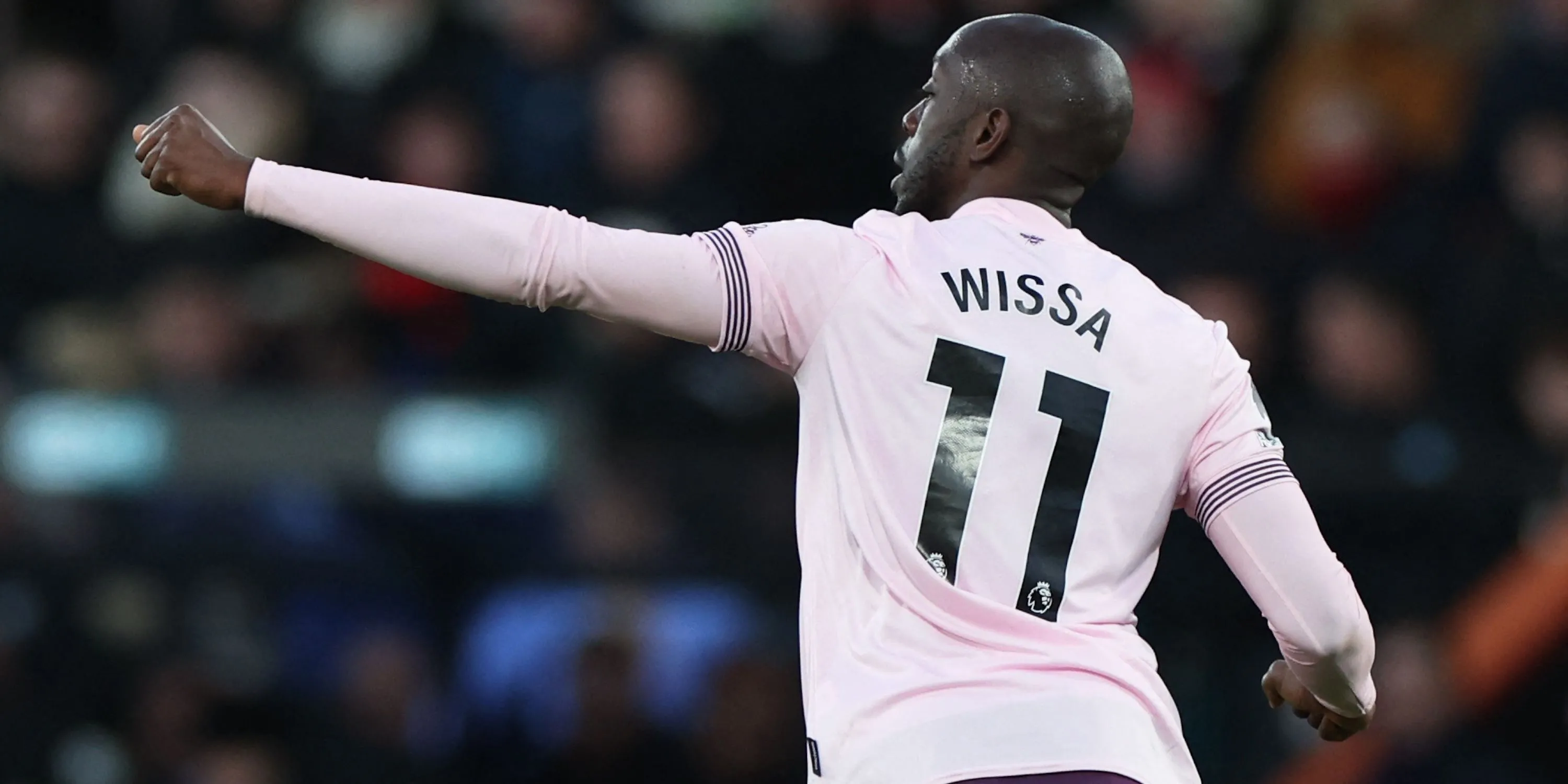 Tiền đạo Yoane Wissa của Brentford ăn mừng bàn thắng