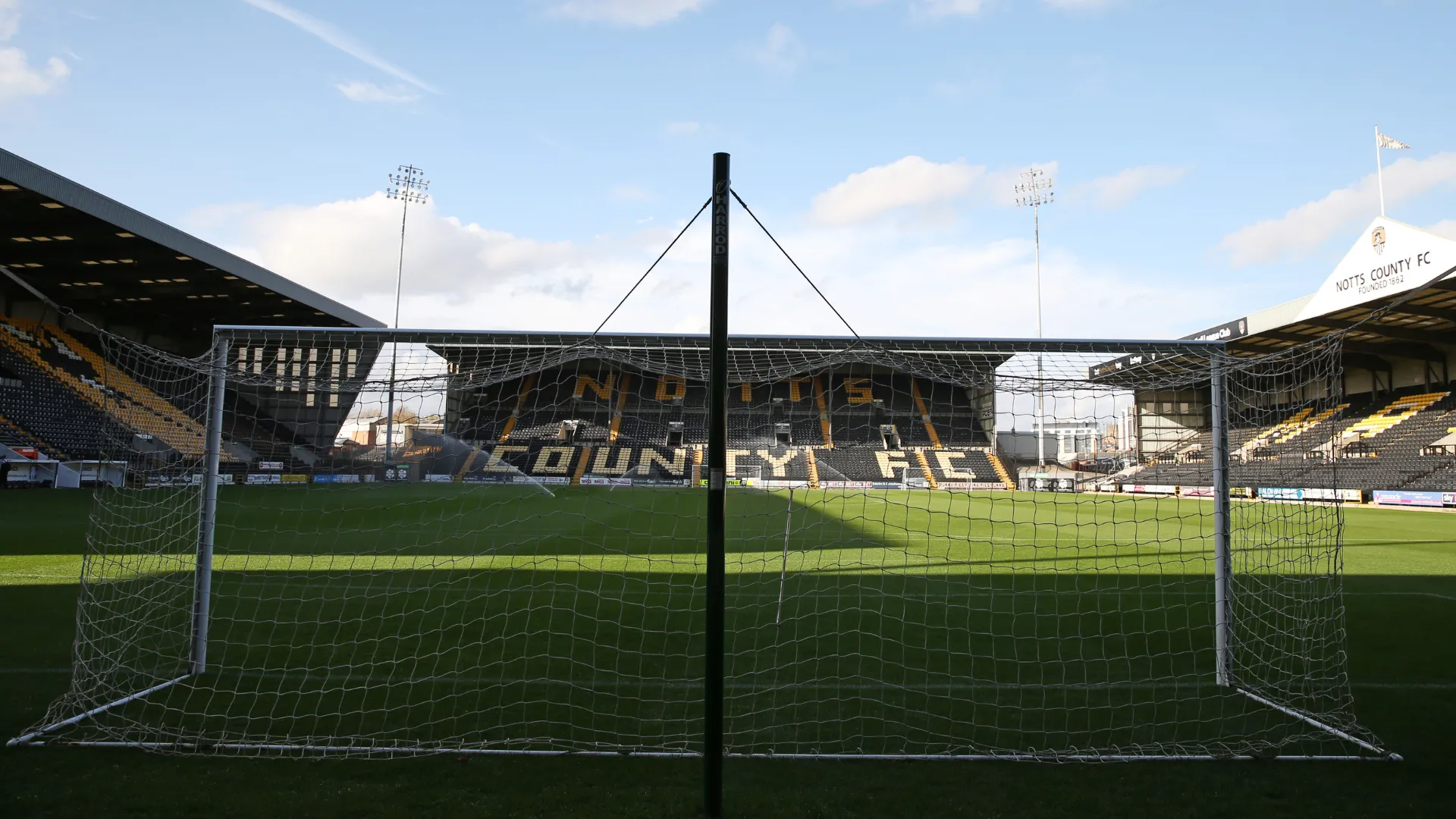 Toàn cảnh sân Meadow Lane, sân nhà Notts County, nơi Macaulay Langstaff tỏa sáng rực rỡ
