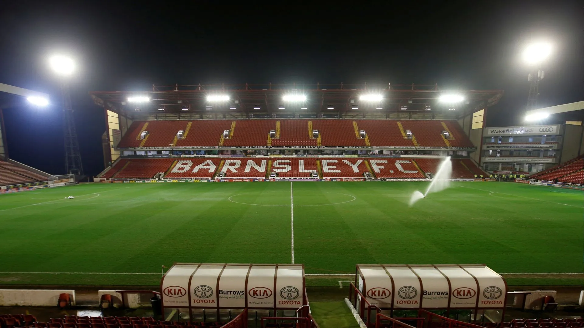 Toàn cảnh sân vận động Oakwell của Barnsley FC