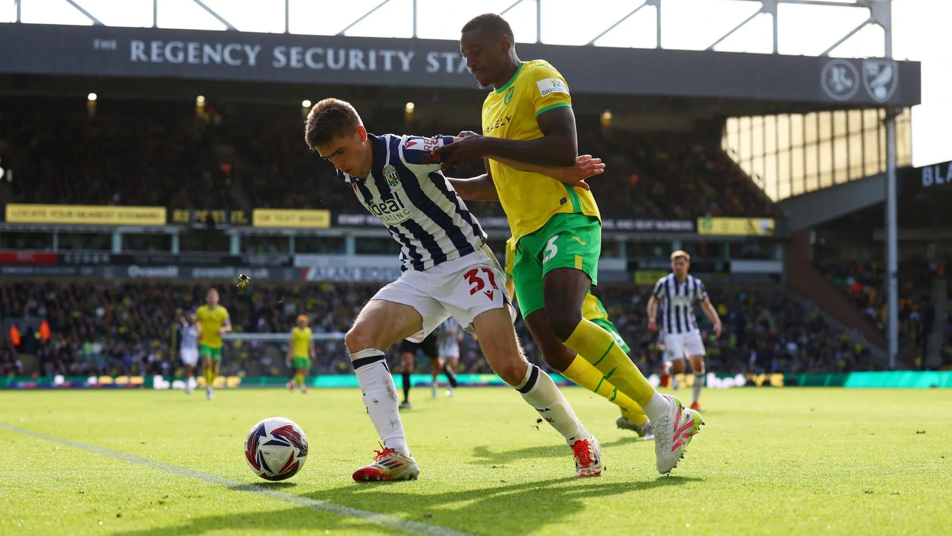 Tom Fellows, viên ngọc quý của bóng đá Anh U21