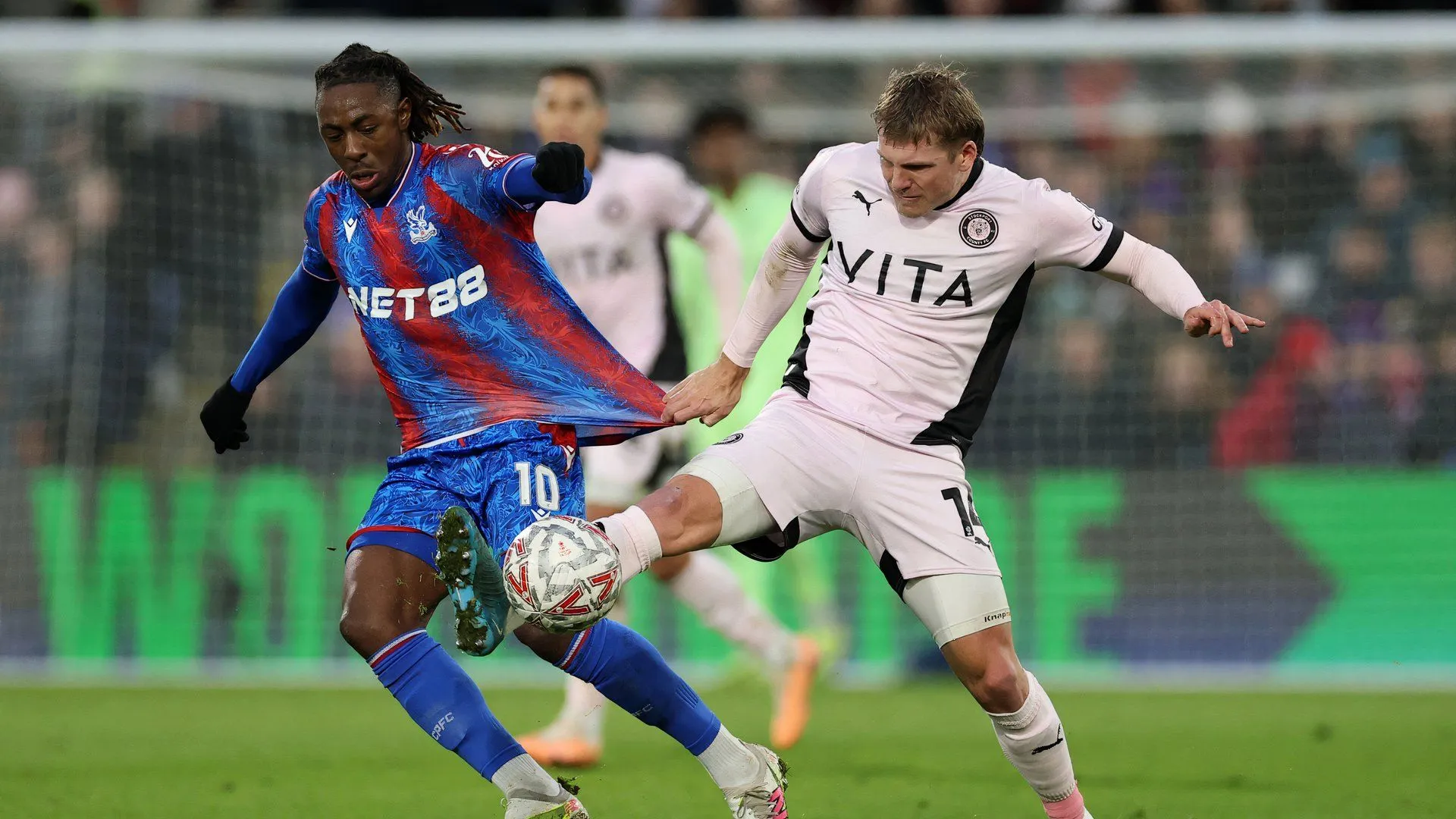 Will Collar thi đấu cho Stockport County tại League One