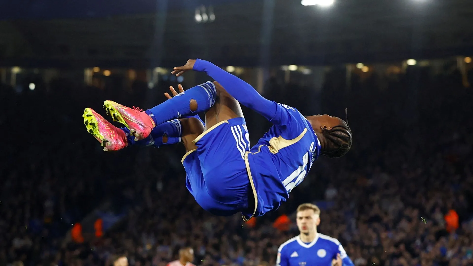 Abdul Fatawu thi đấu trong màu áo Leicester City