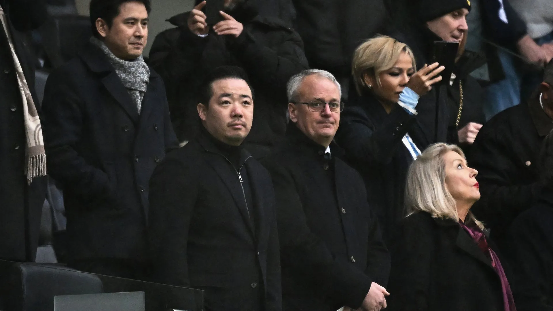Aiyawatt Srivaddhanaprabha, chủ tịch Leicester City, người tiếp nối di sản của gia đình, dẫn dắt Bầy Cáo qua những đỉnh cao Premier League và những thử thách khắc nghiệt.