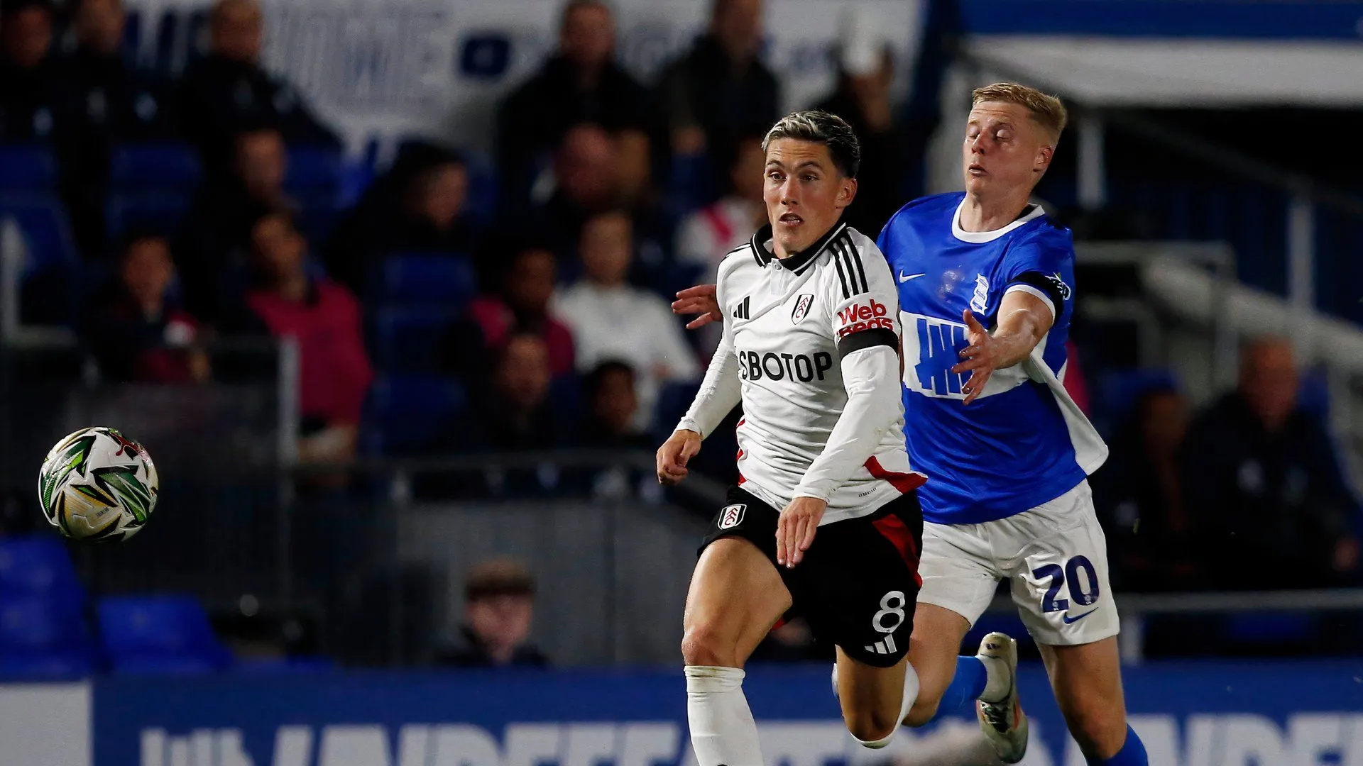 Alex Cochrane và Harry Wilson trong trận đấu giữa Birmingham City và Fulham