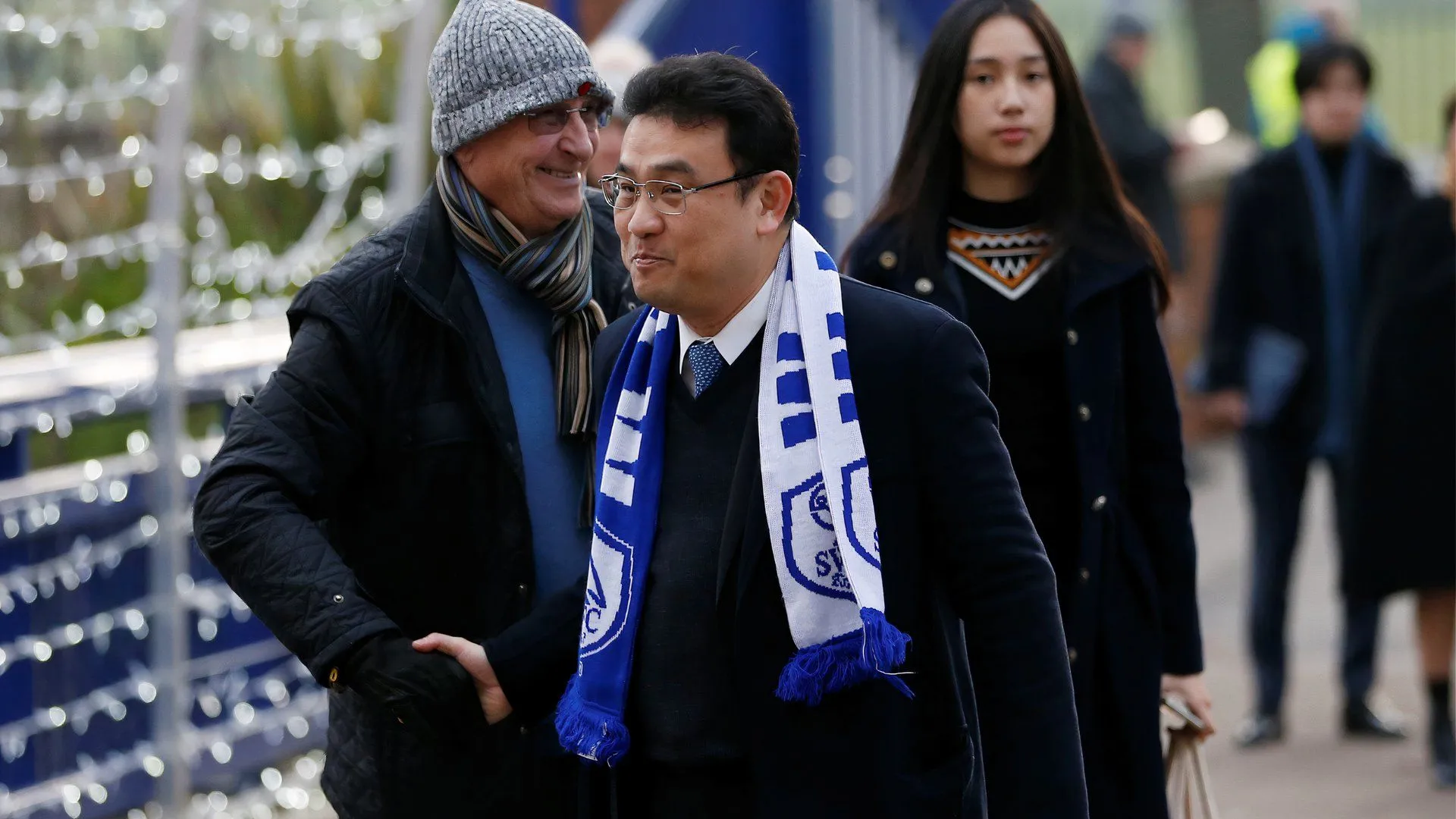Chủ tịch Dejphon Chansiri của Sheffield Wednesday, người đang bị chỉ trích gay gắt vì tình hình tài chính và quản lý yếu kém của câu lạc bộ.