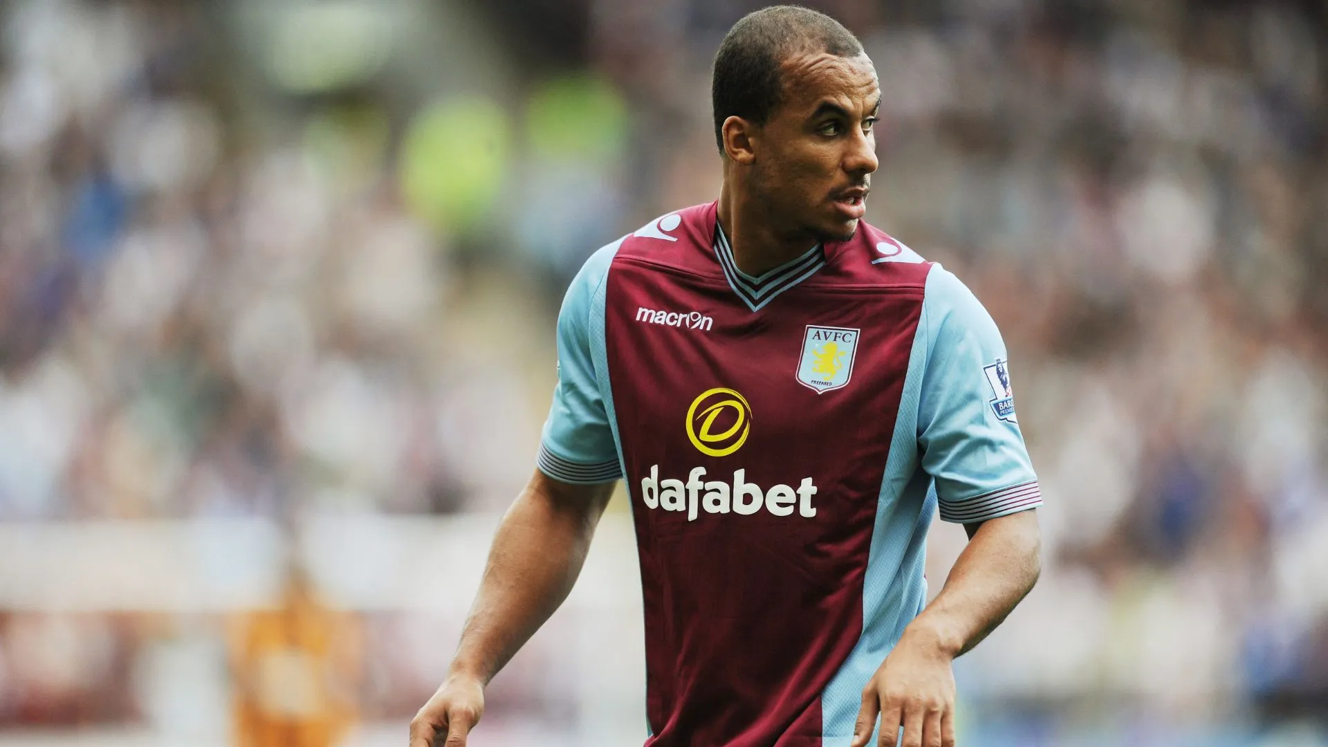 Khoảnh khắc Gabriel Agbonlahor ăn mừng bàn thắng, minh chứng cho sự vượt khó và thành công sau những thử thách ban đầu.