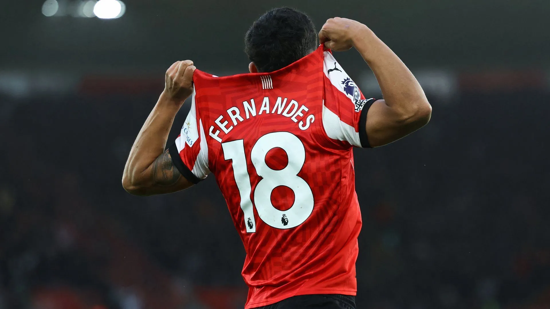 Mateus Fernandes ăn mừng bàn thắng quan trọng cho Southampton trong trận đấu đầy kịch tính với Liverpool.