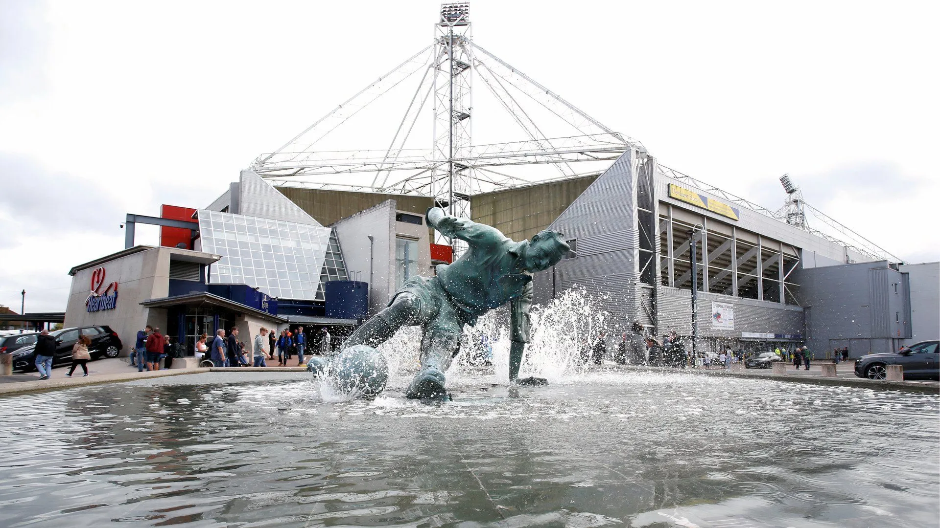 Sân vận động Deepdale, thánh địa của Preston North End, nơi chứng kiến sự bền bỉ và ổn định dưới bàn tay của gia đình Hemmings qua nhiều thập kỷ.