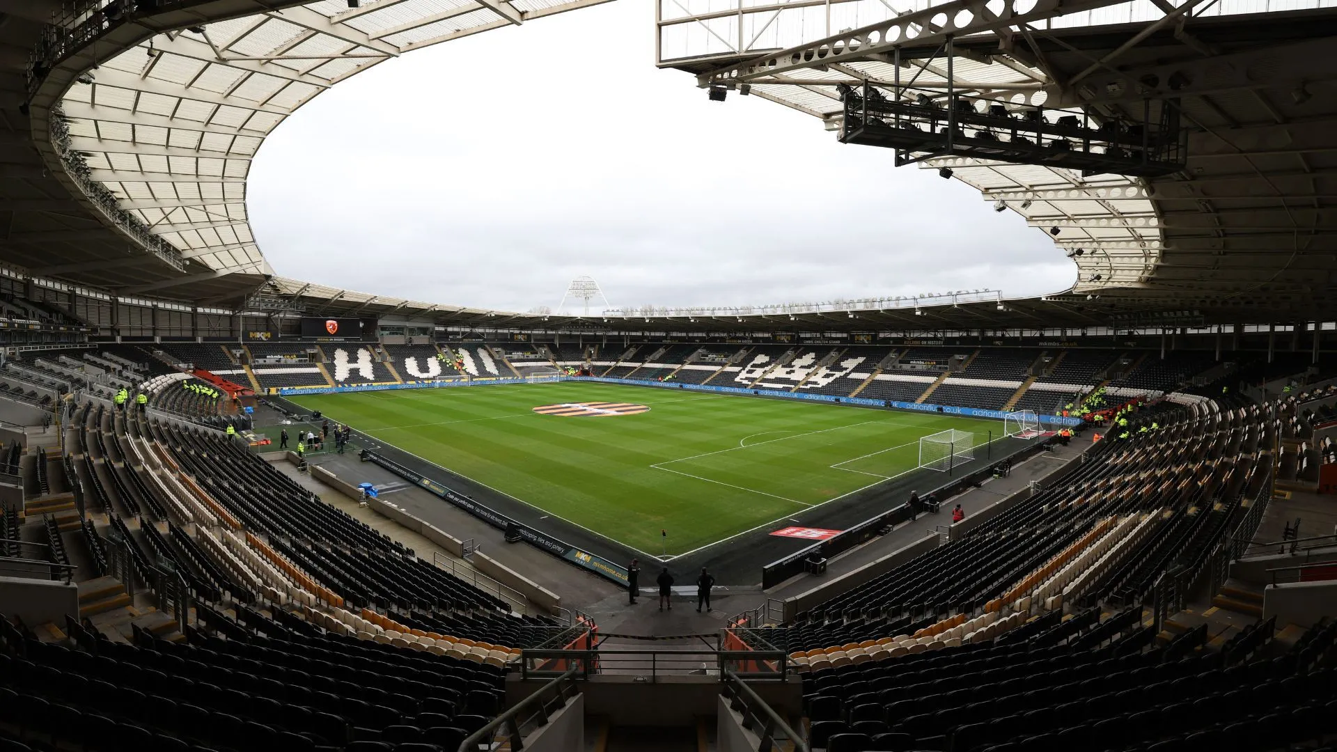 Sân vận động MKM của Hull City, câu lạc bộ từng gây tranh cãi vì nỗ lực đổi tên.