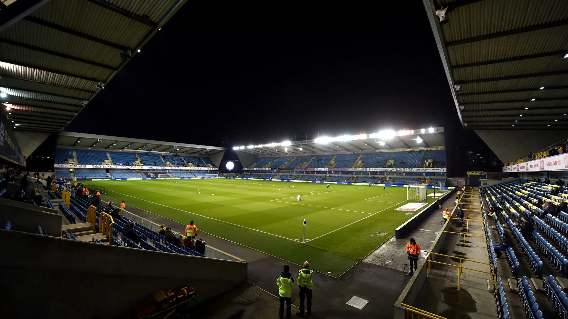 Sân vận động The Den, &quot;hang Sư Tử&quot; của Millwall, biểu tượng cho lòng trung thành và sự đầu tư mạnh mẽ của gia đình Berylson, giúp CLB trở thành một thế lực ở EFL.
